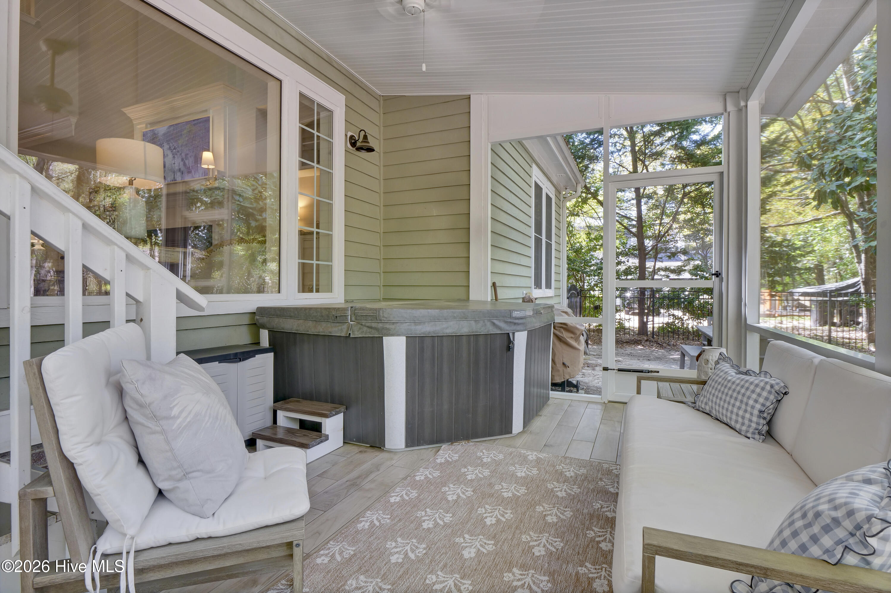 100563918 | Photo 49