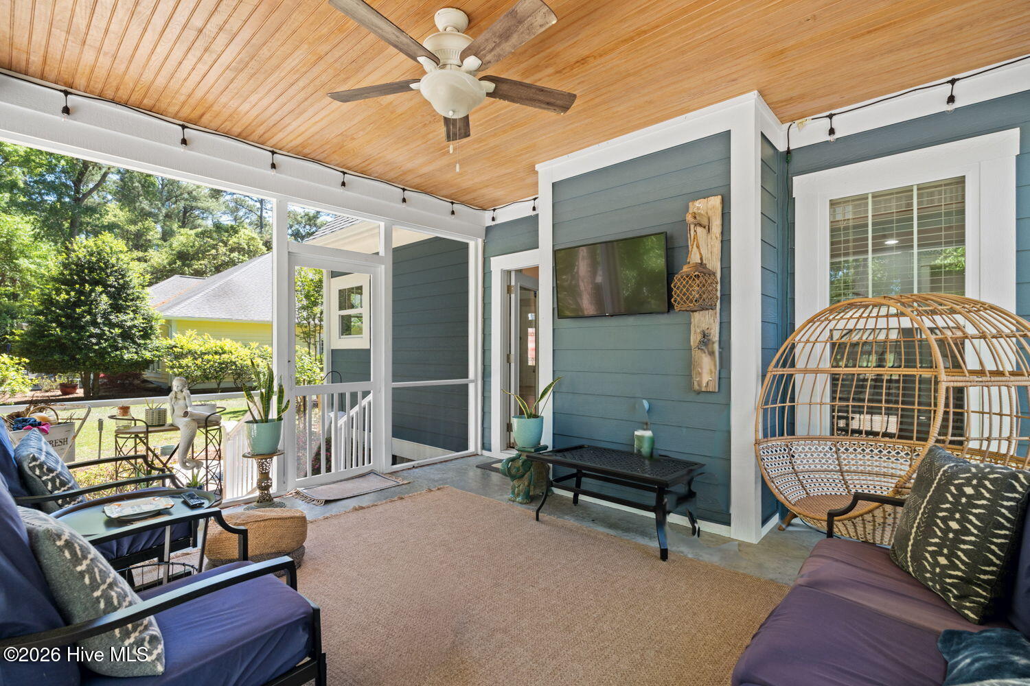 100568987 | Photo 19