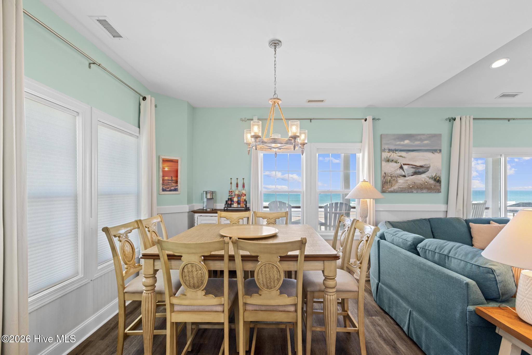 100562265 | Photo 16