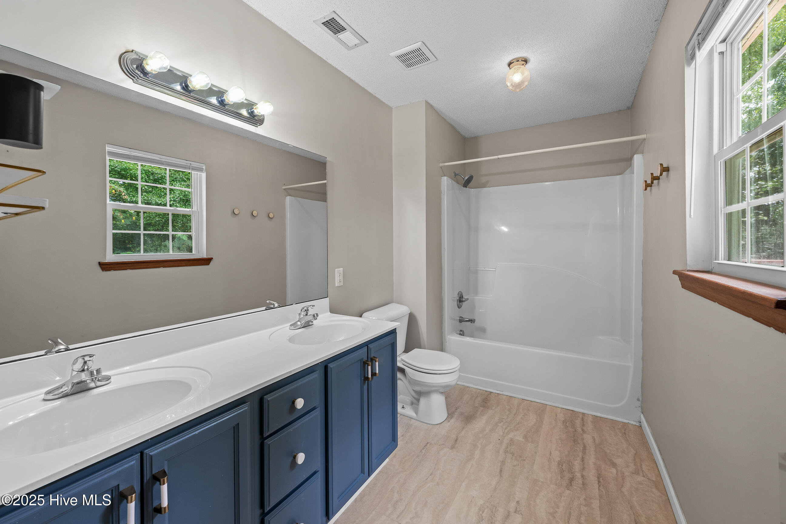 205 Bishop Drive, Jacksonville, NC 28540 – photo 14: 19