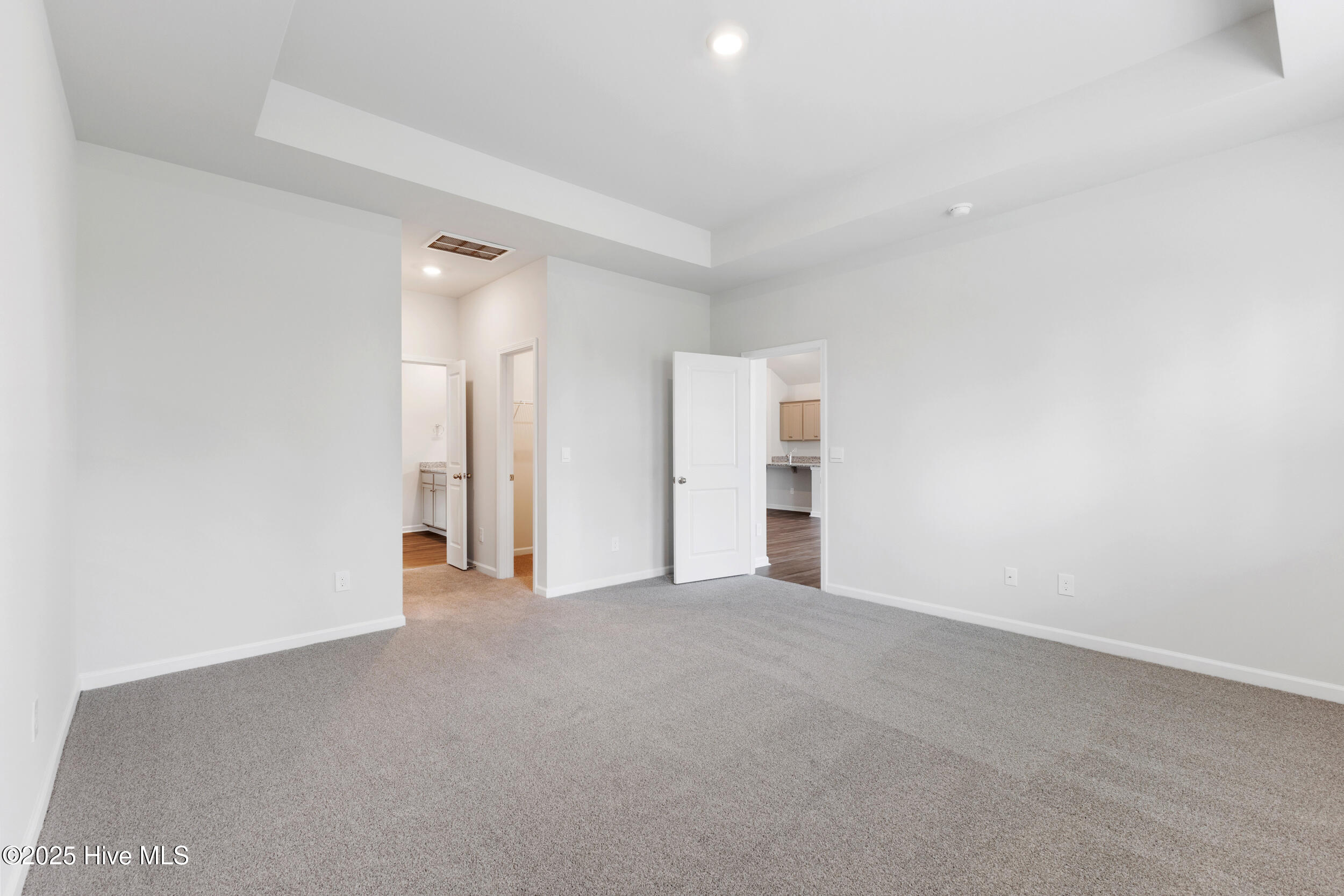 100562718 | Photo 18