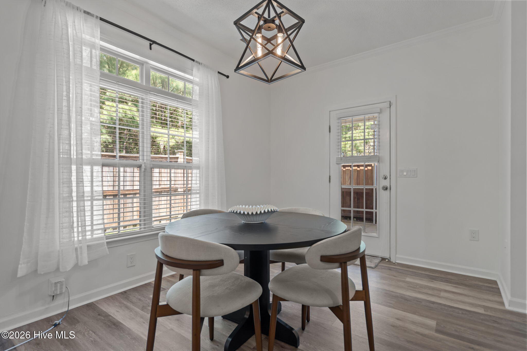 100569806 | Photo 17