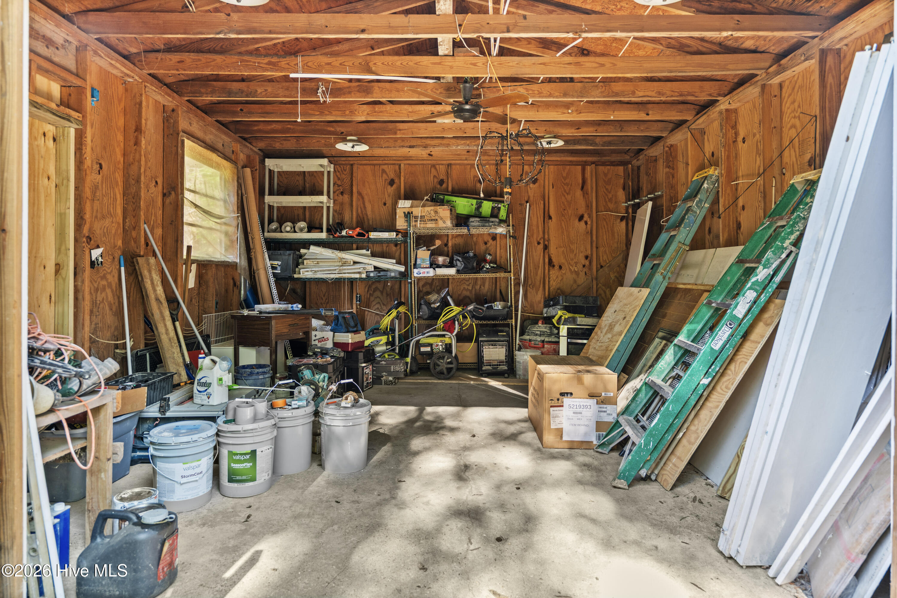 100569297 | Photo 36