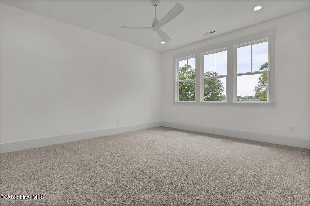 100509390 | Photo 33