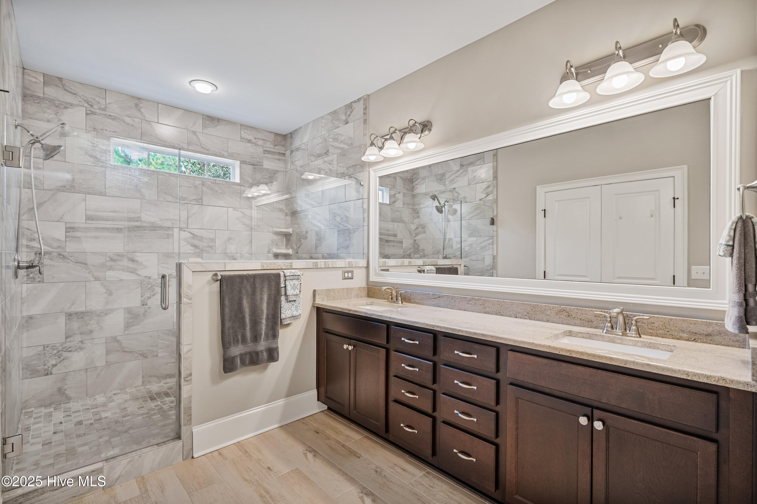 100539660 | Photo 35