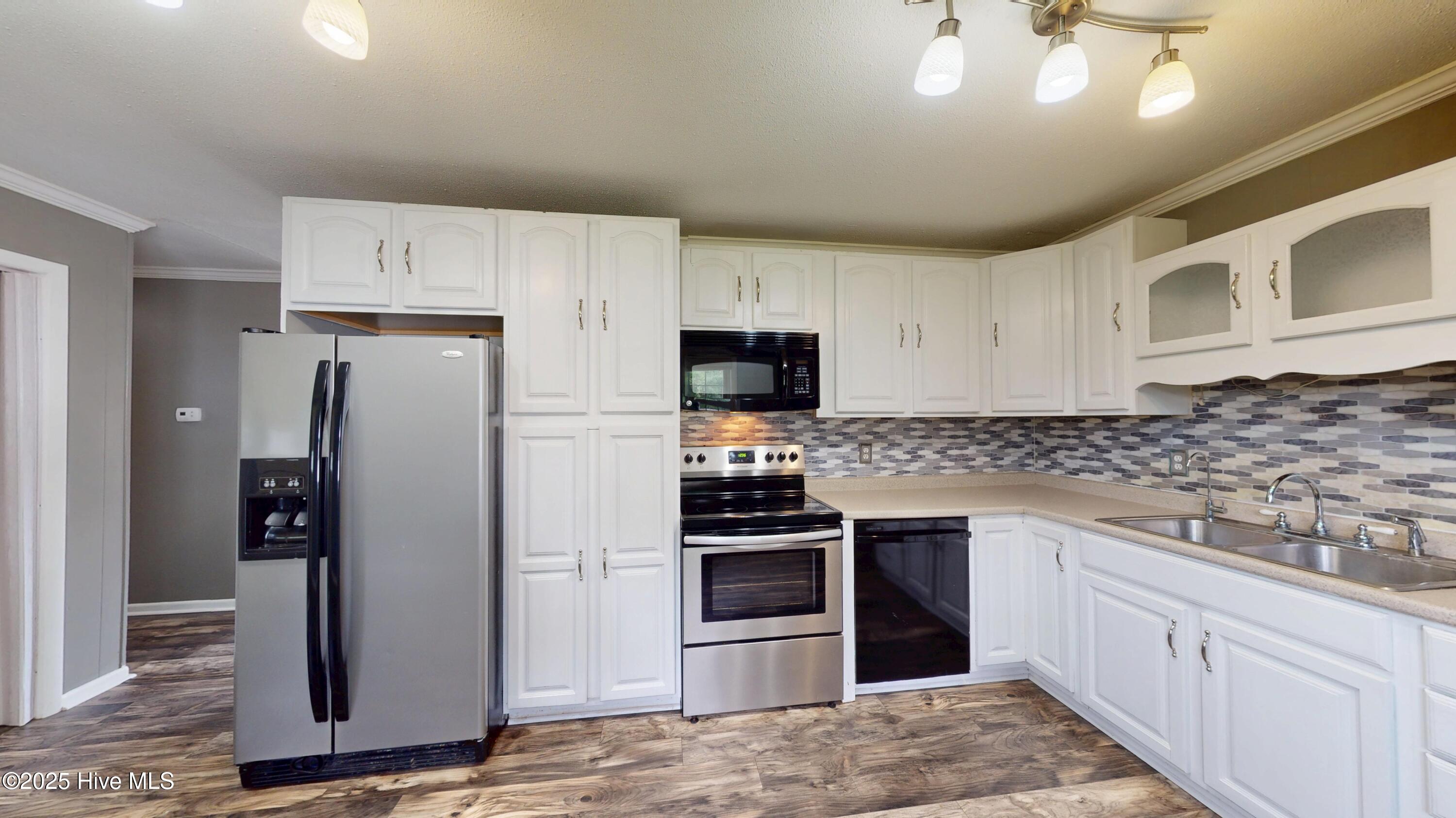 1023 Oak Drive, Jacksonville, NC 28546 – photo 8: Kitchen