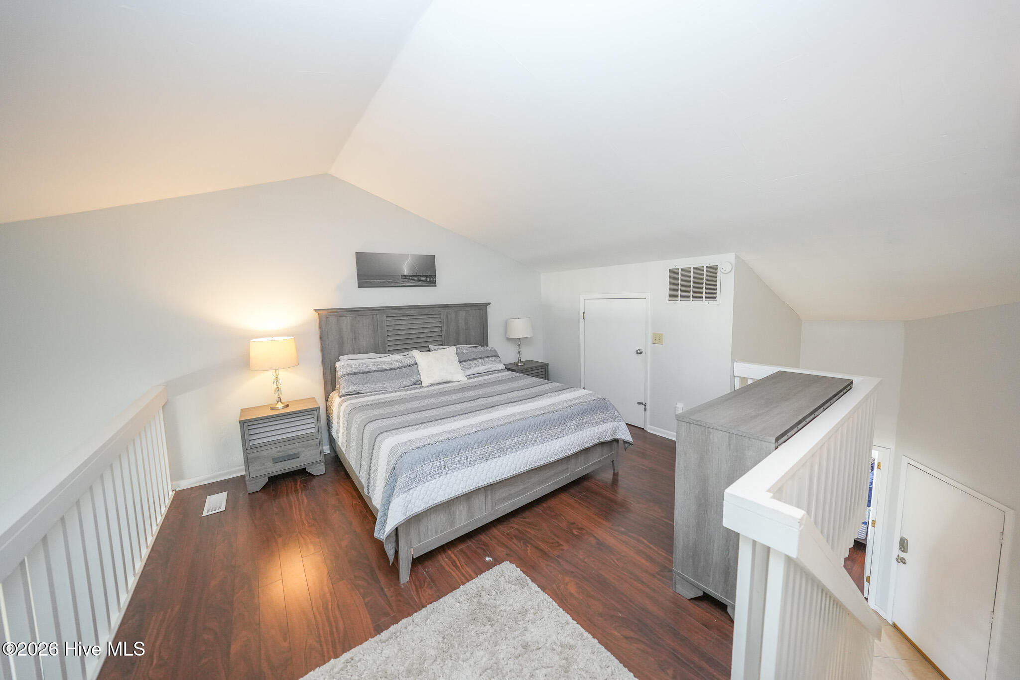 100519884 | Photo 35