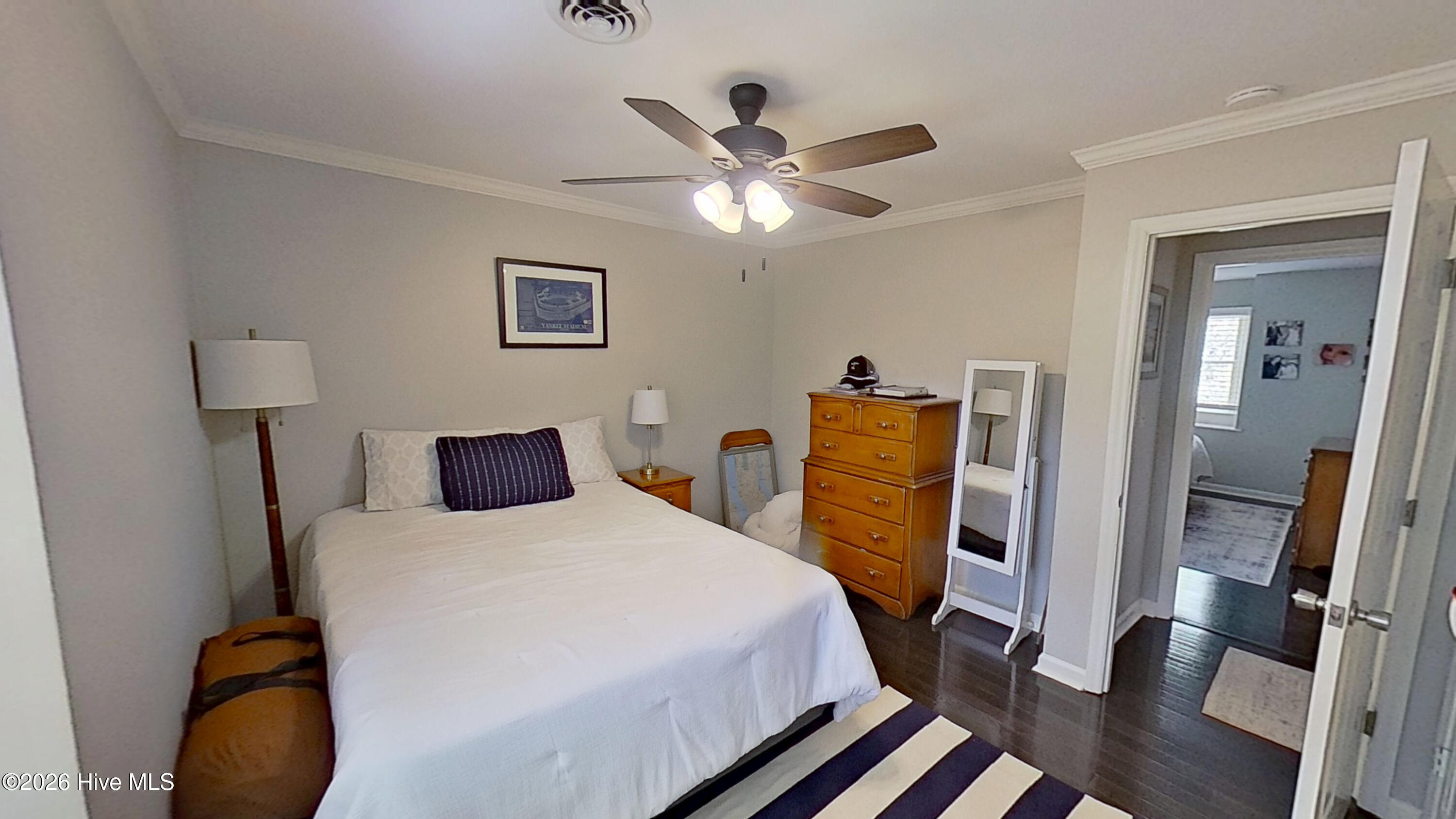 100569825 | Photo 16