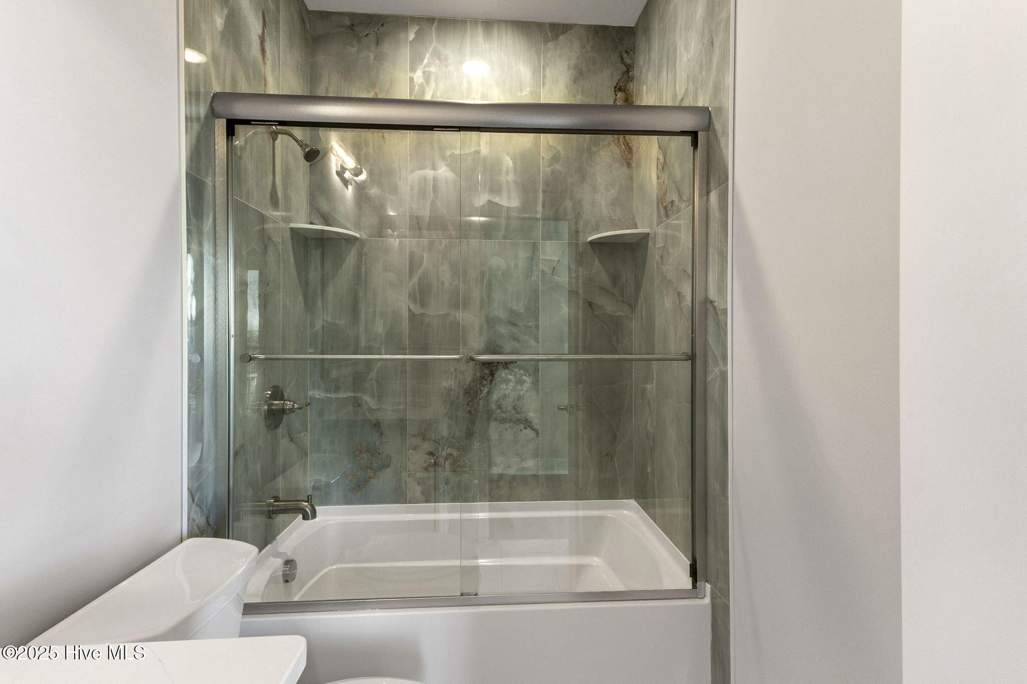 100522656 | Photo 46