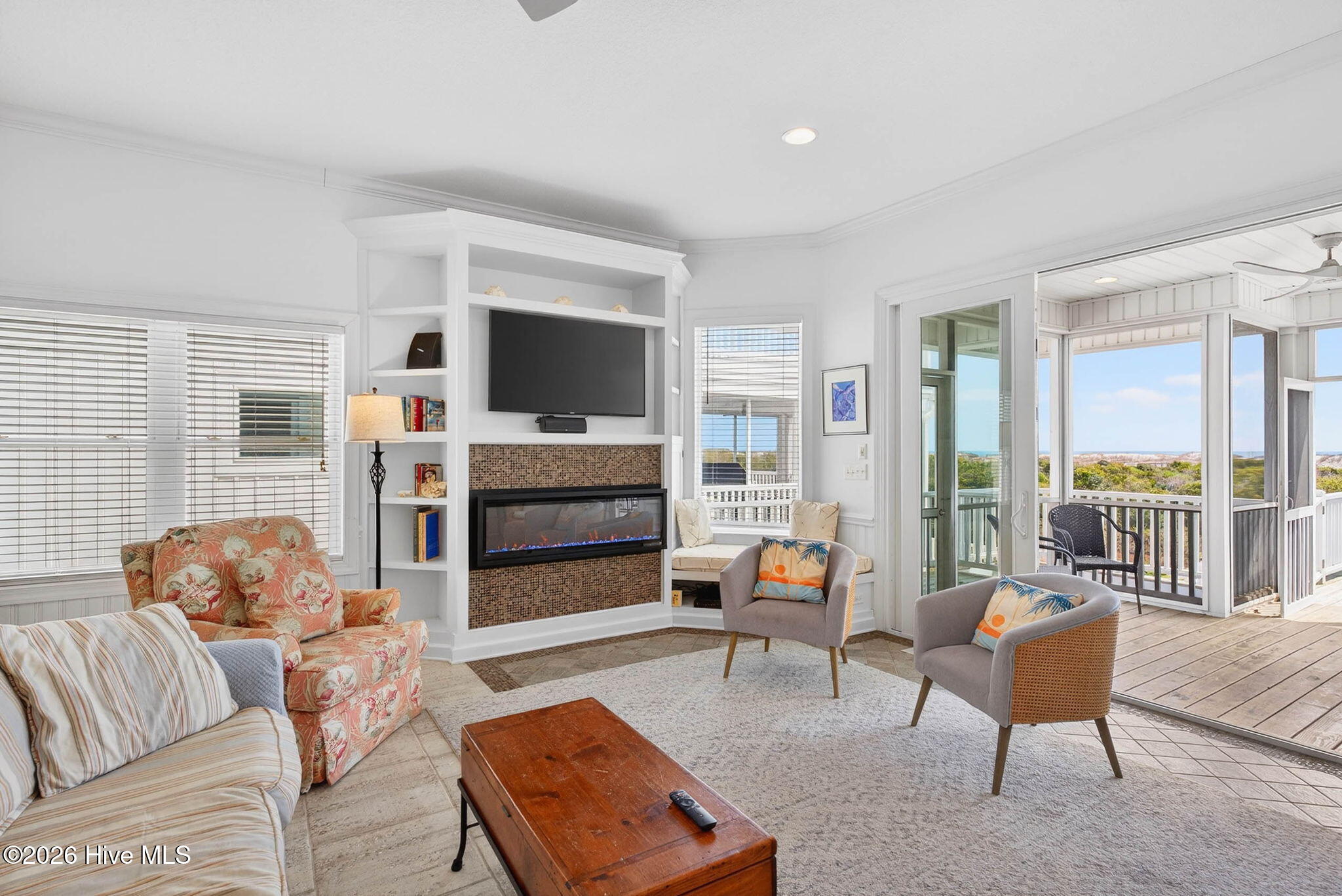 100563244 | Photo 45