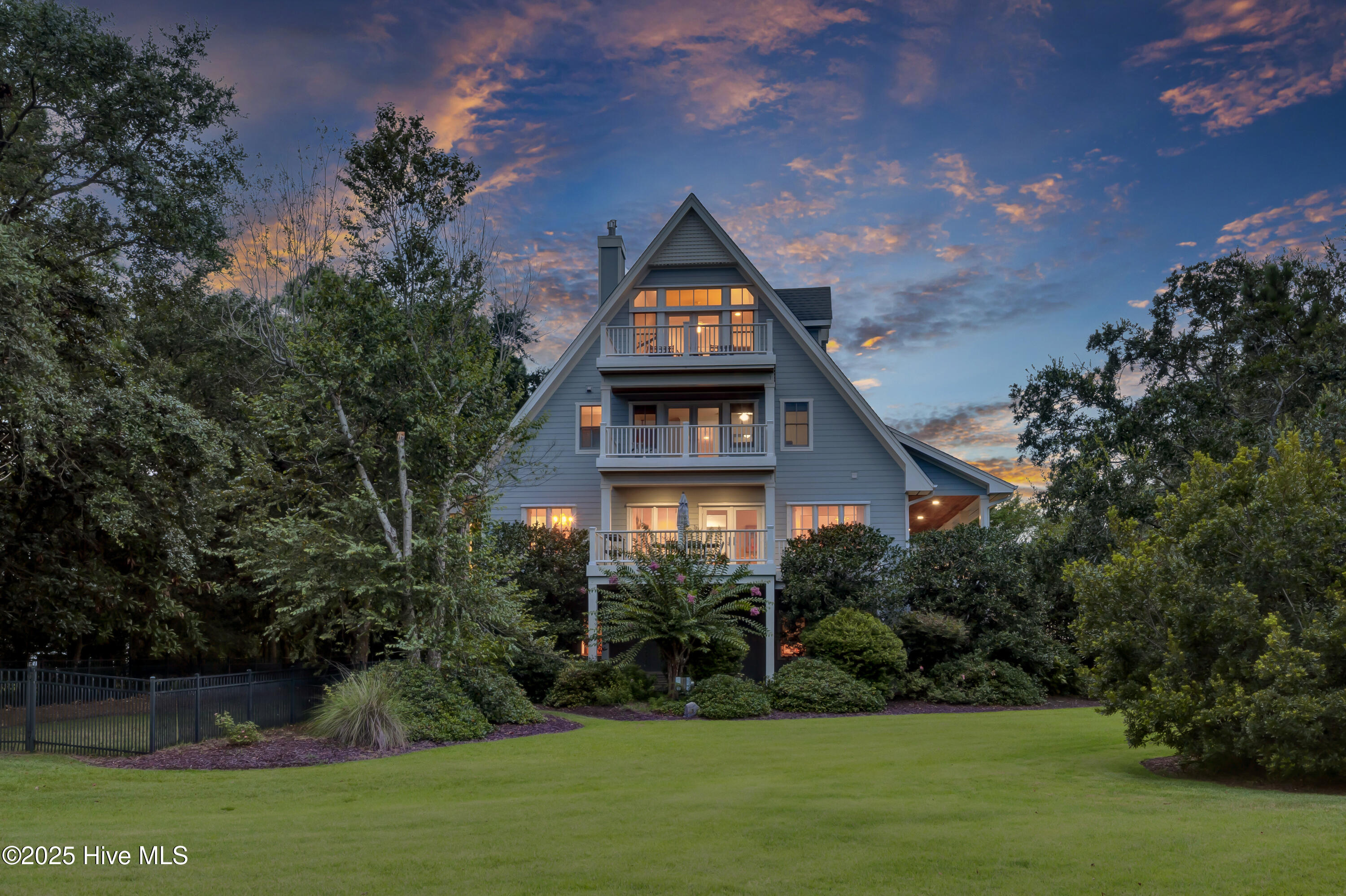 100528059 | Photo 61