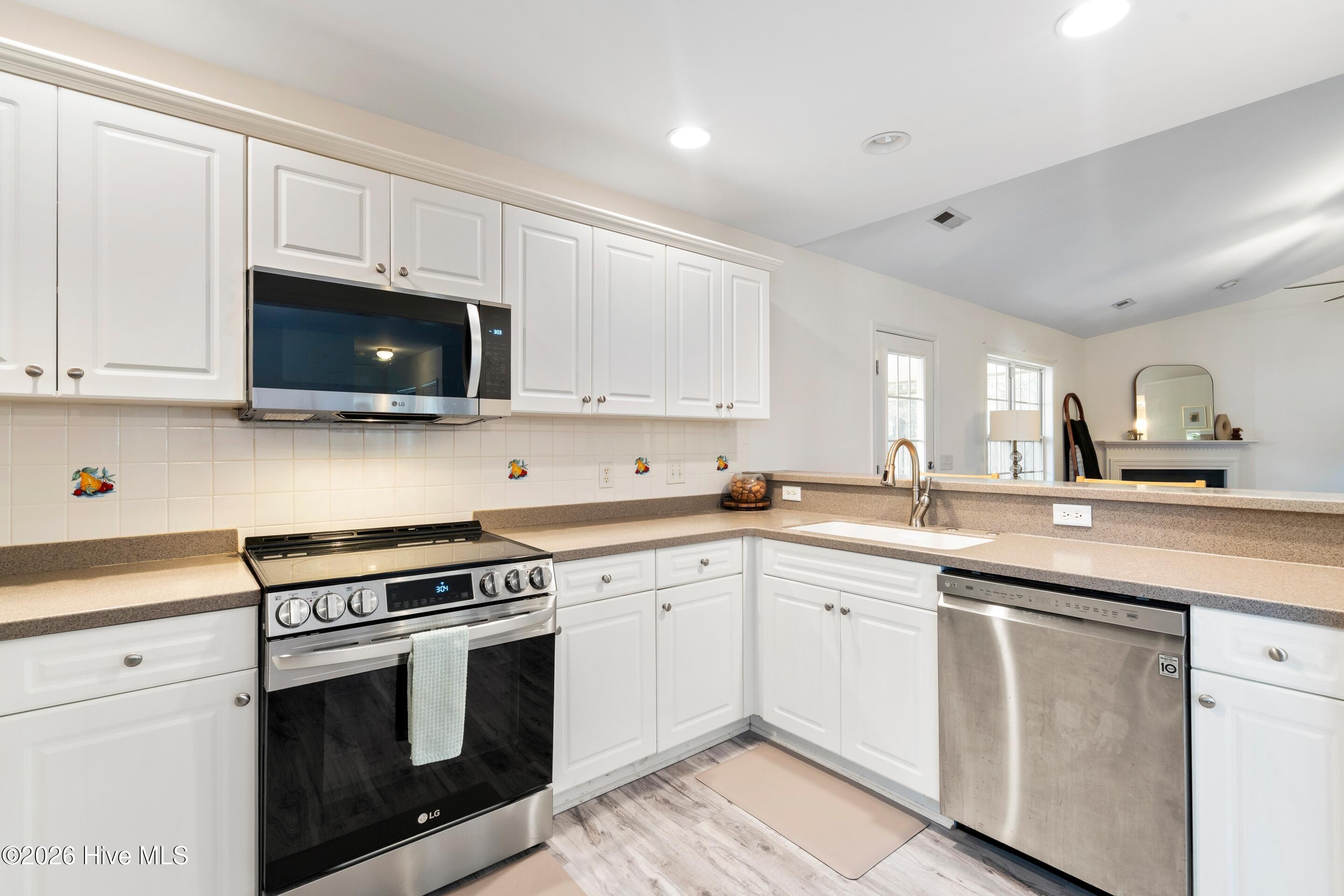 100549655 | Photo 17