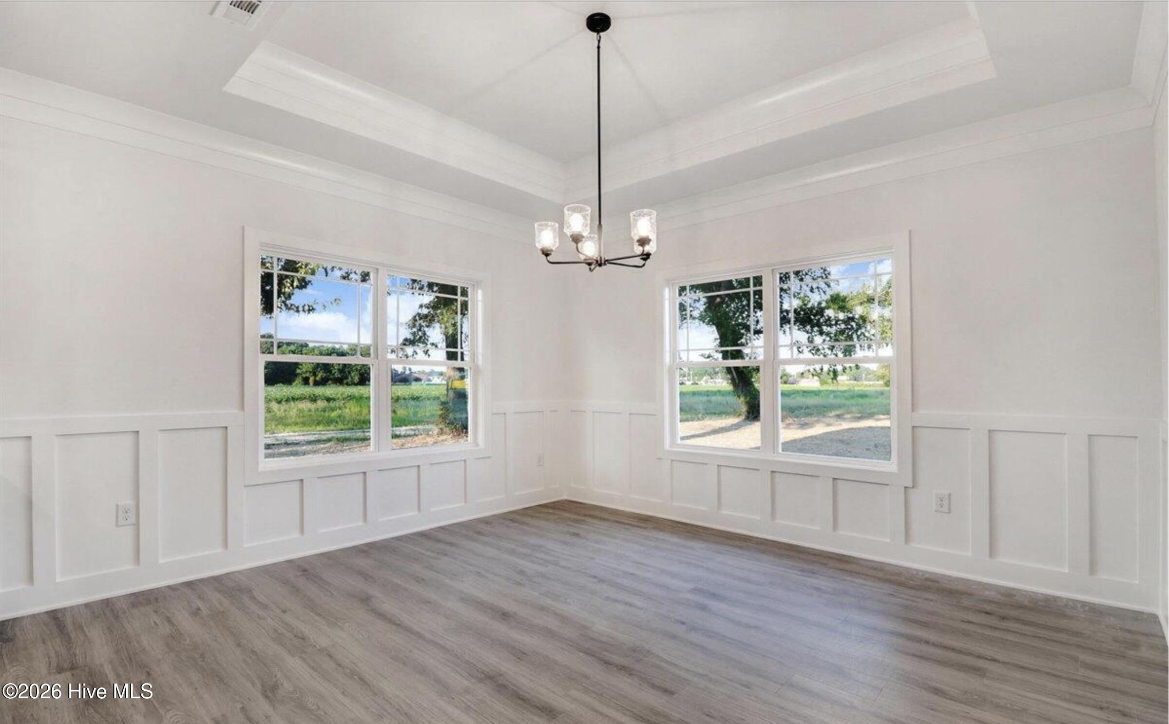 100557376 | Photo 14