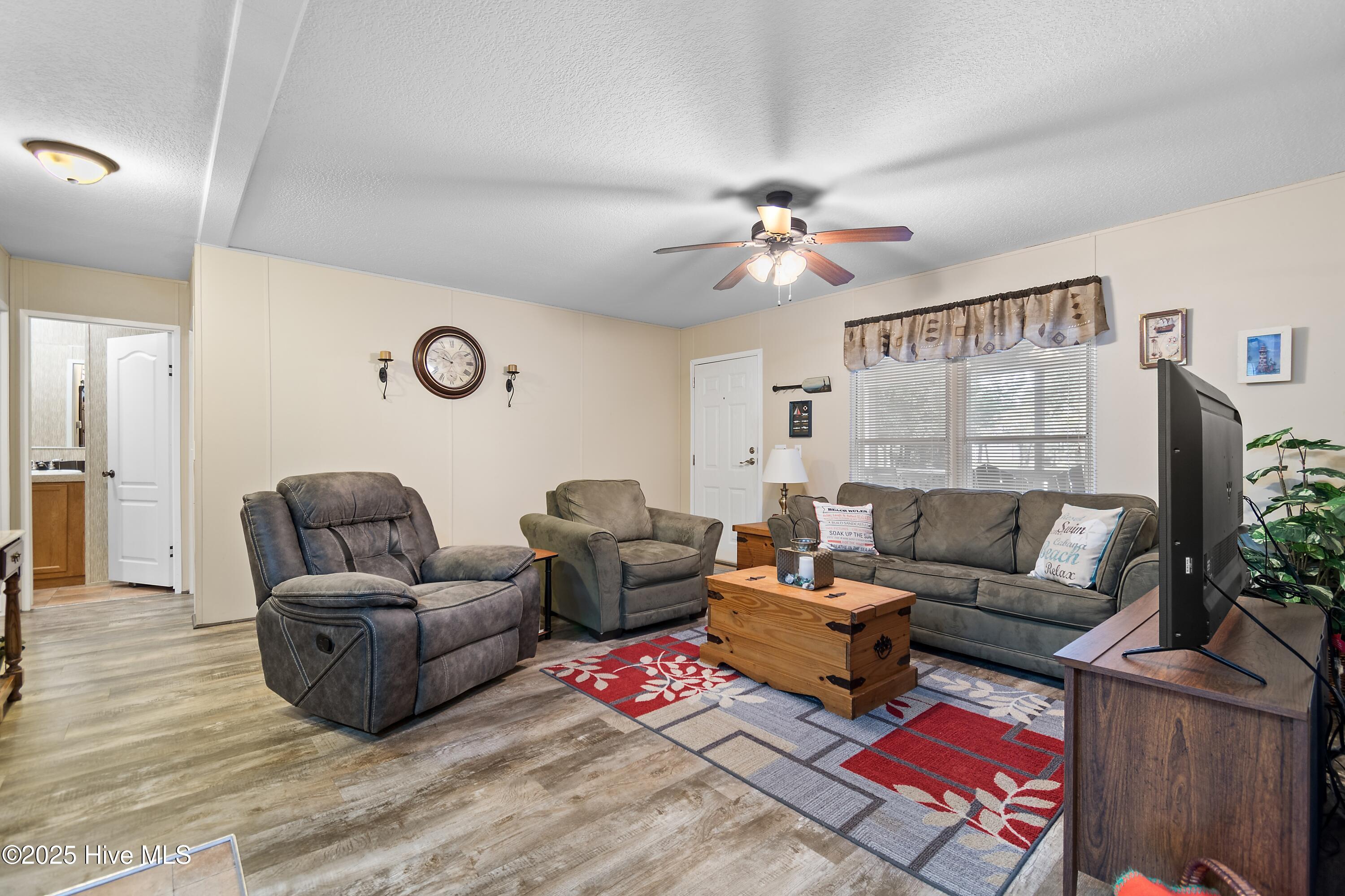 100570016 | Photo 14