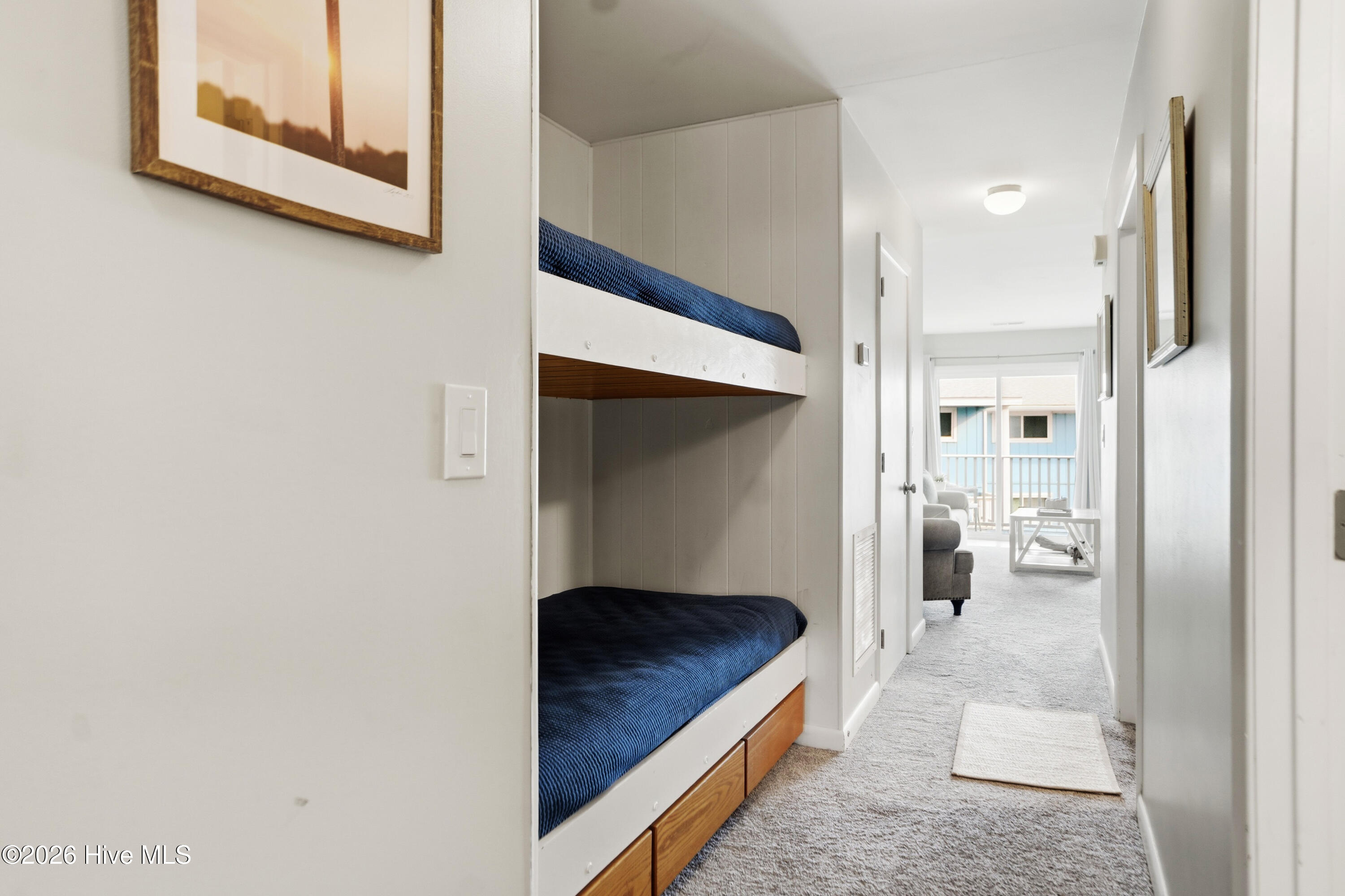 100557398 | Photo 15