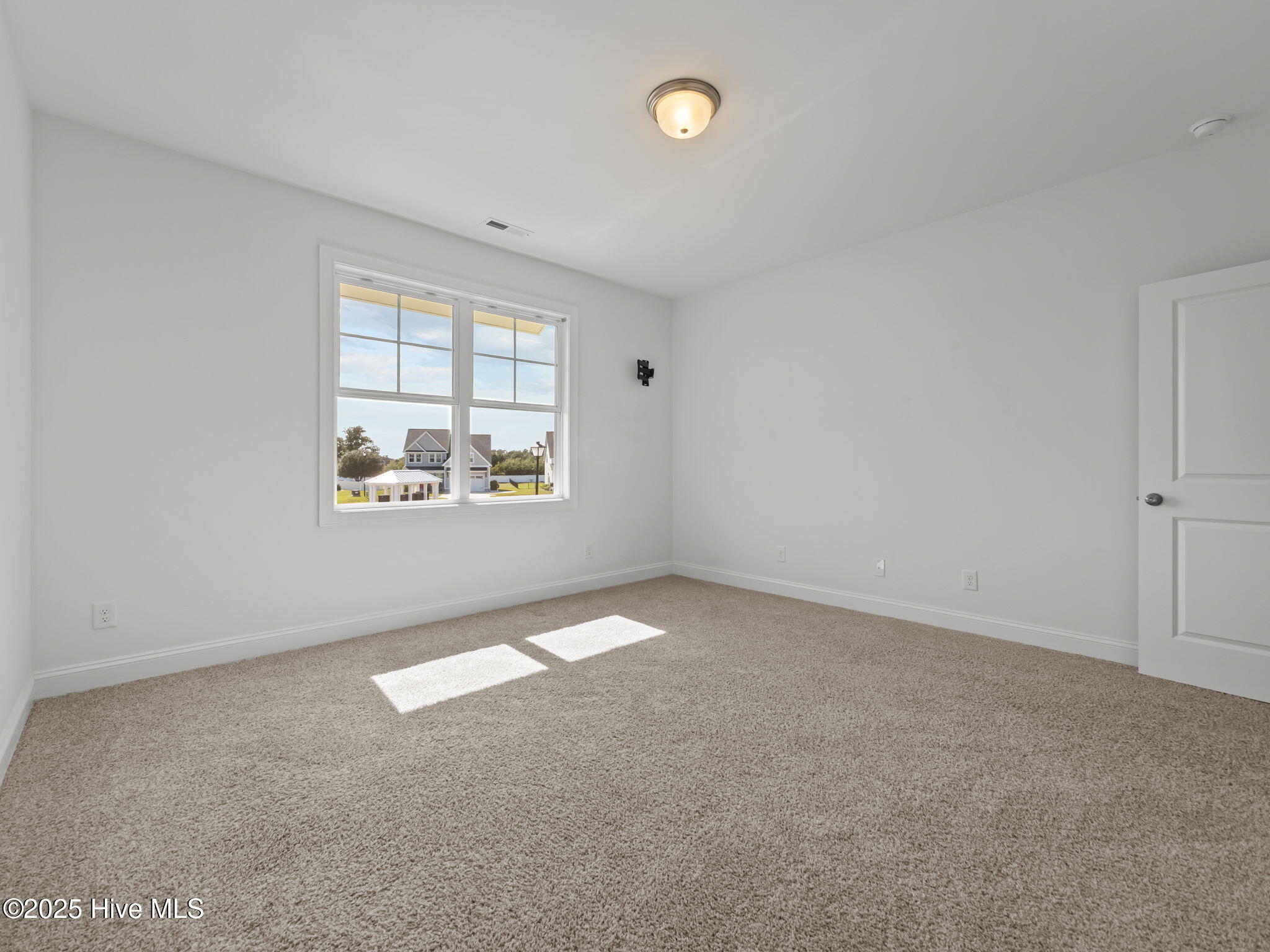 100534730 | Photo 23