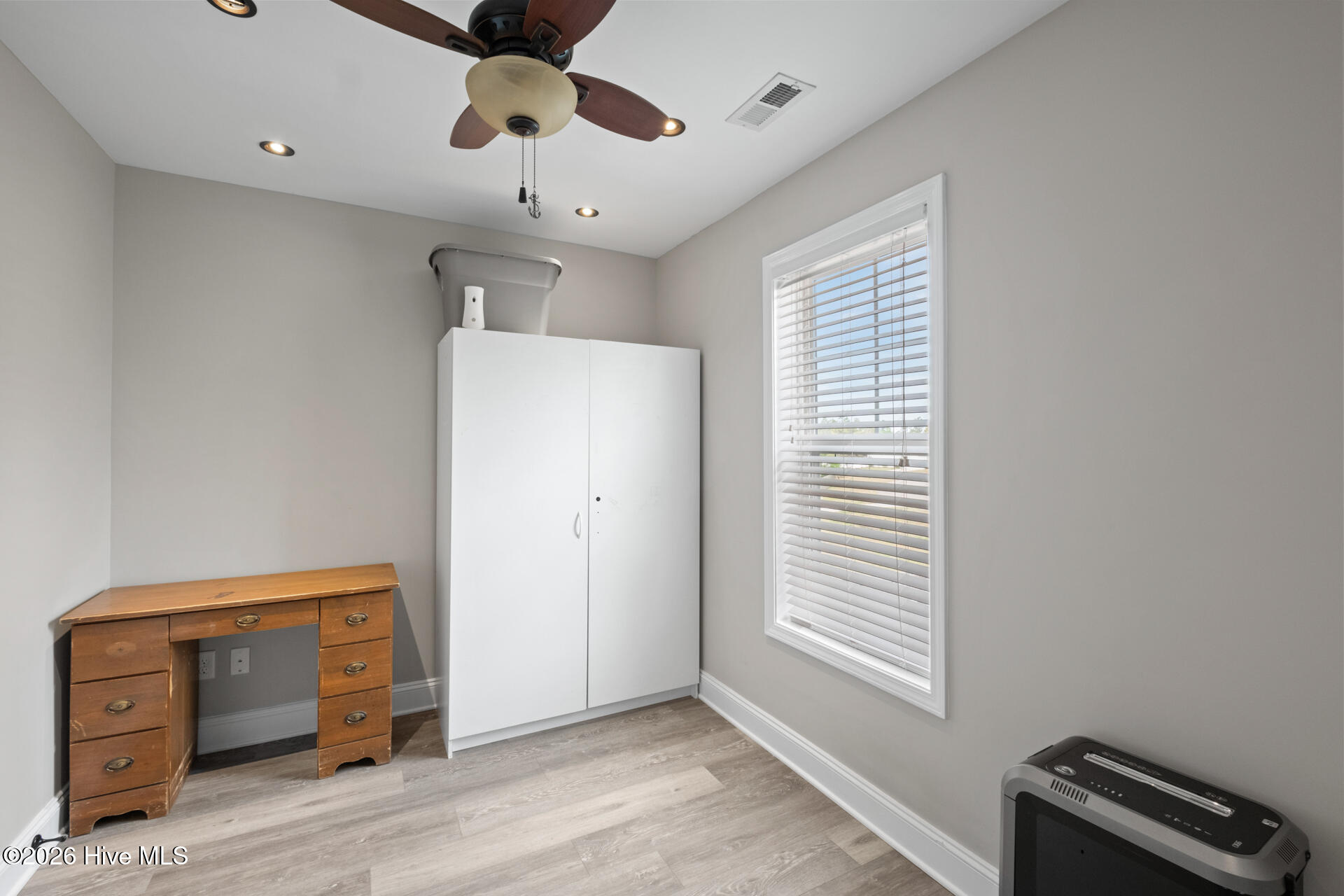 100566608 | Photo 23