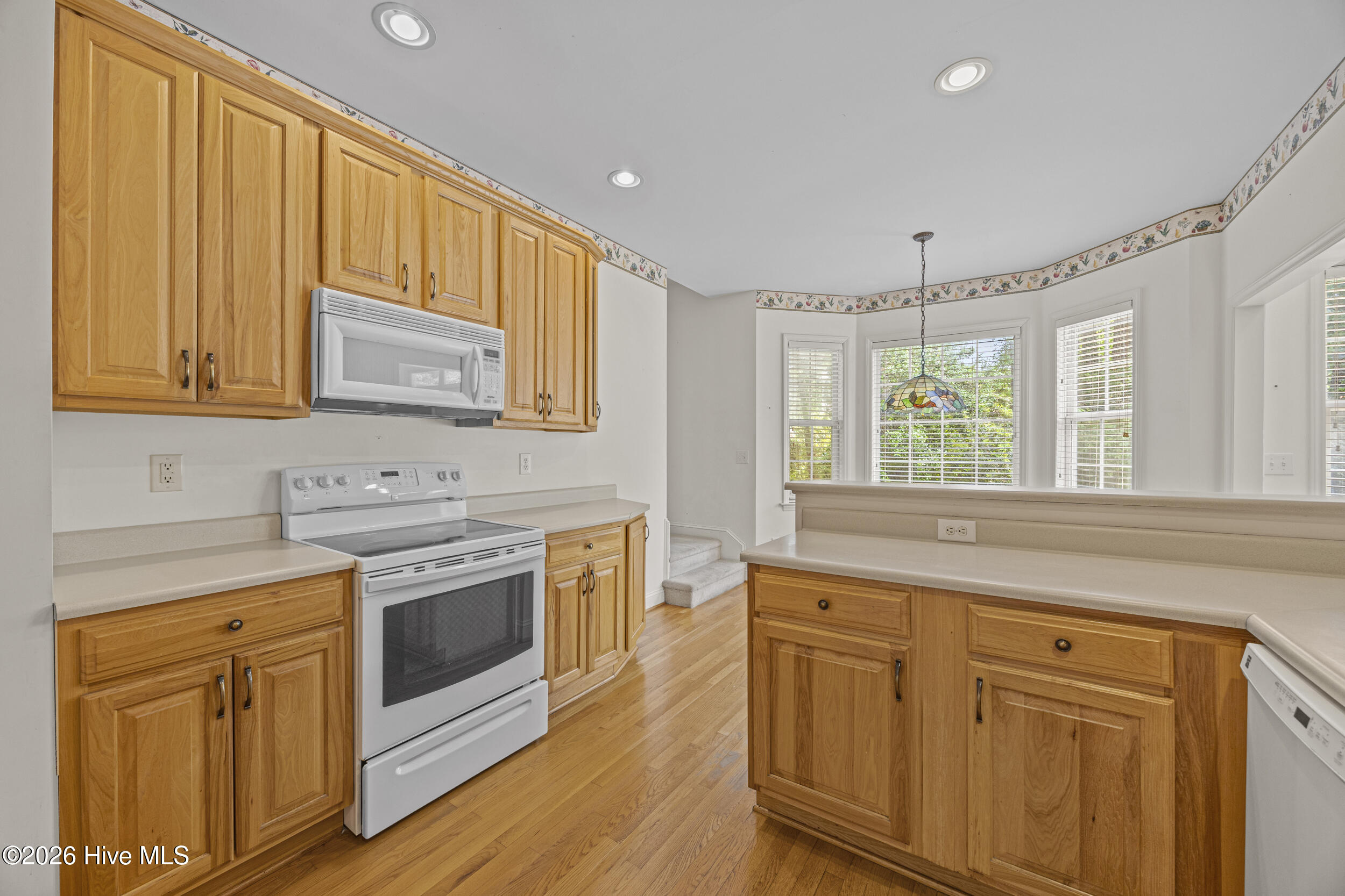 100569840 | Photo 26