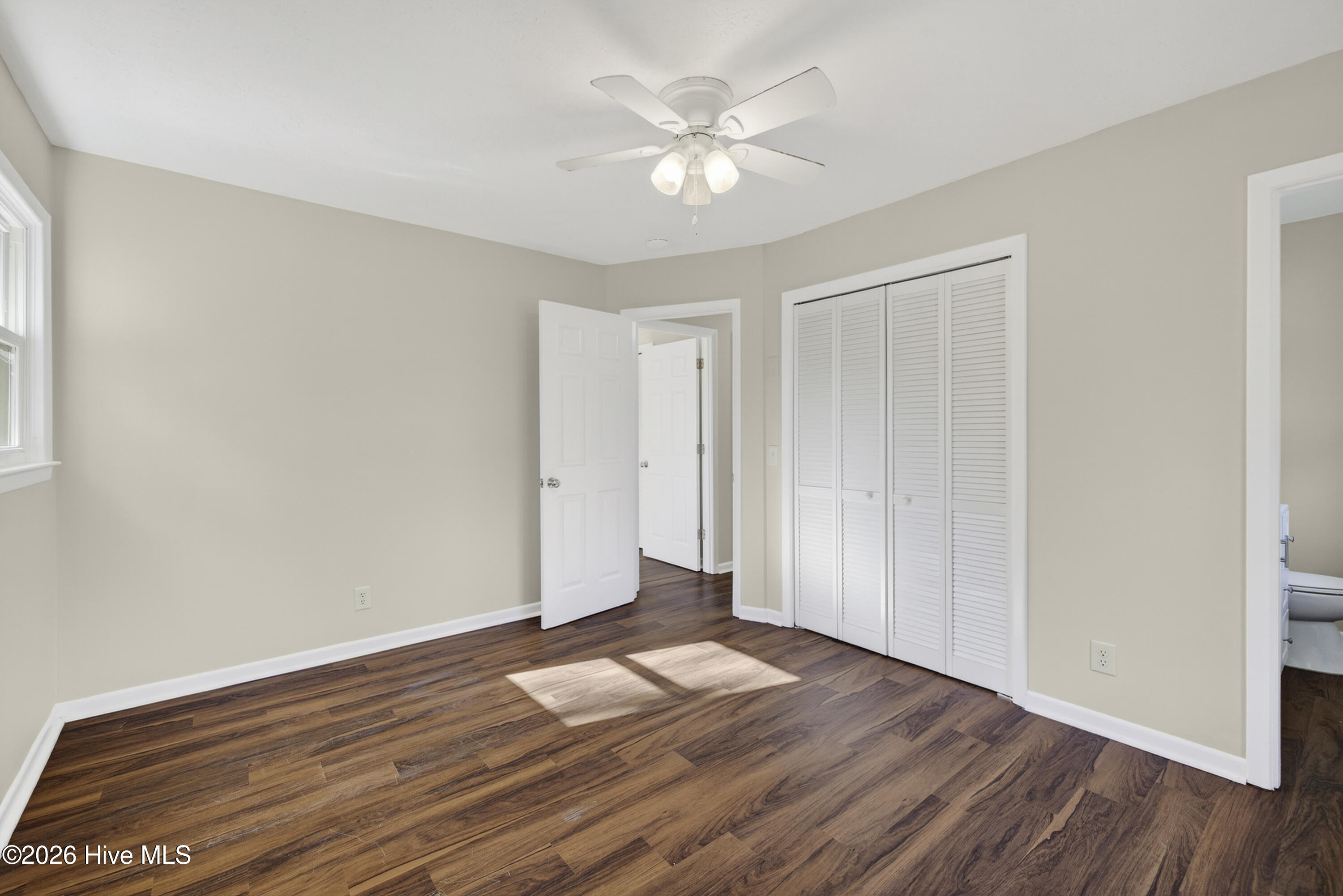 100560540 | Photo 21