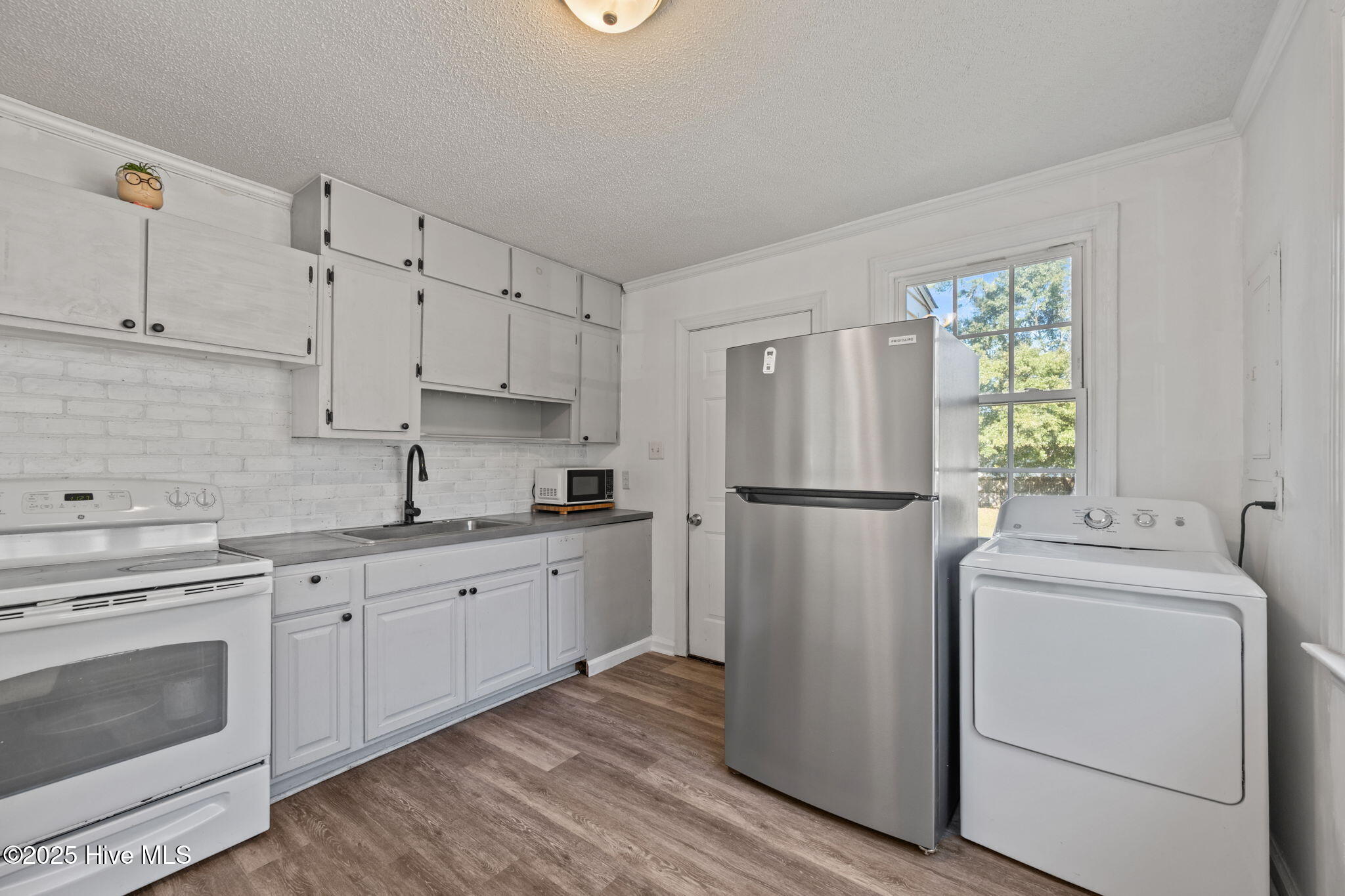 100538692 | Photo 11