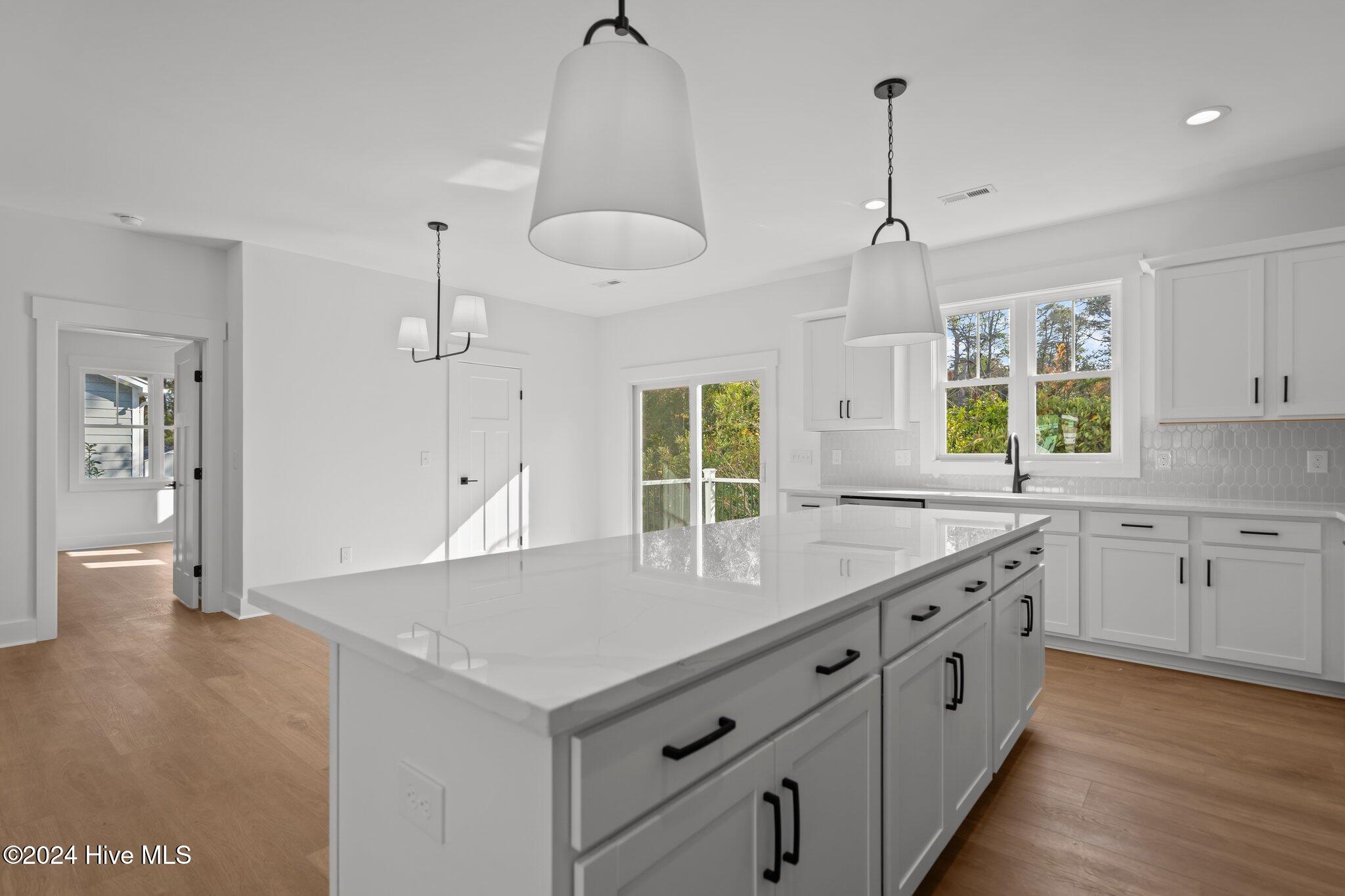 100435133 | Photo 24