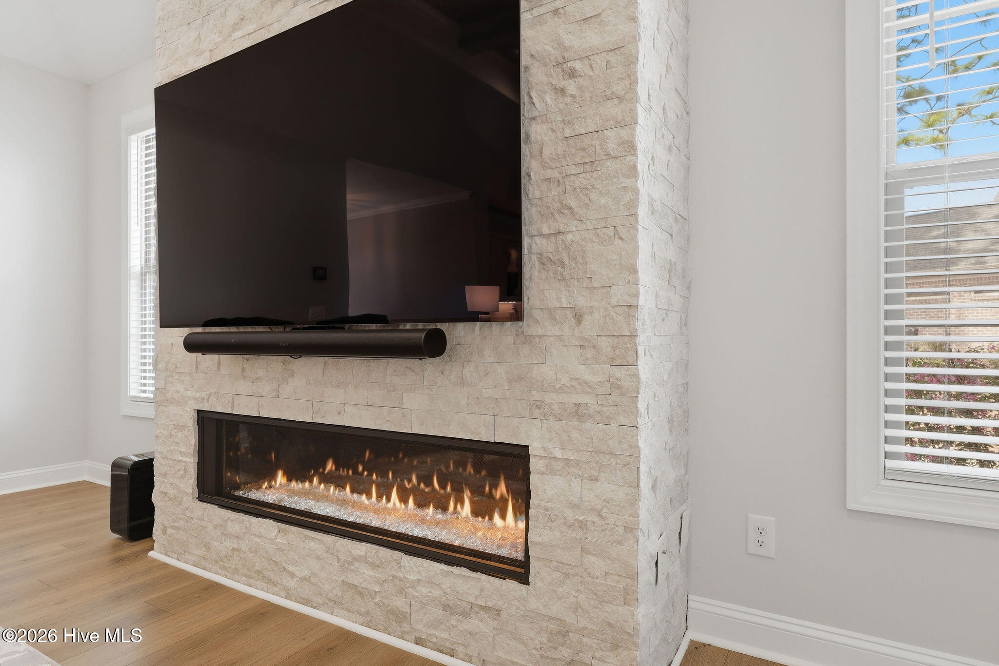 100564849 | Photo 15