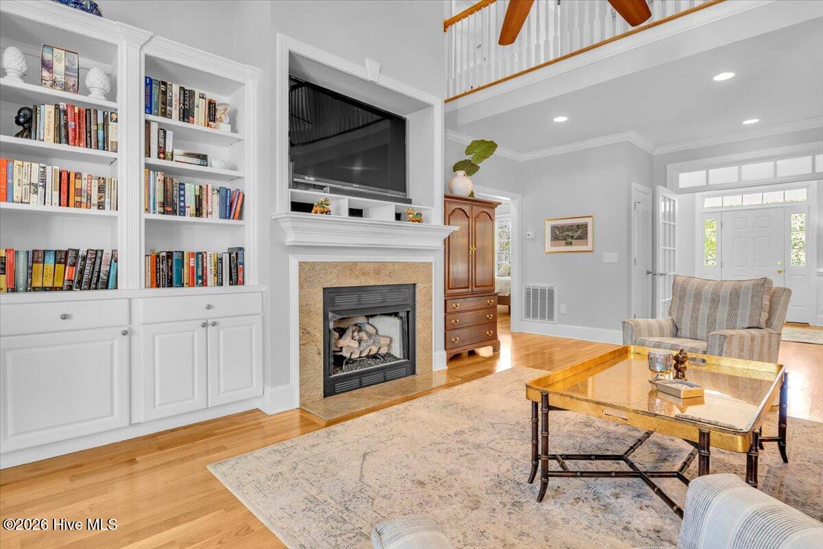 100565920 | Photo 25