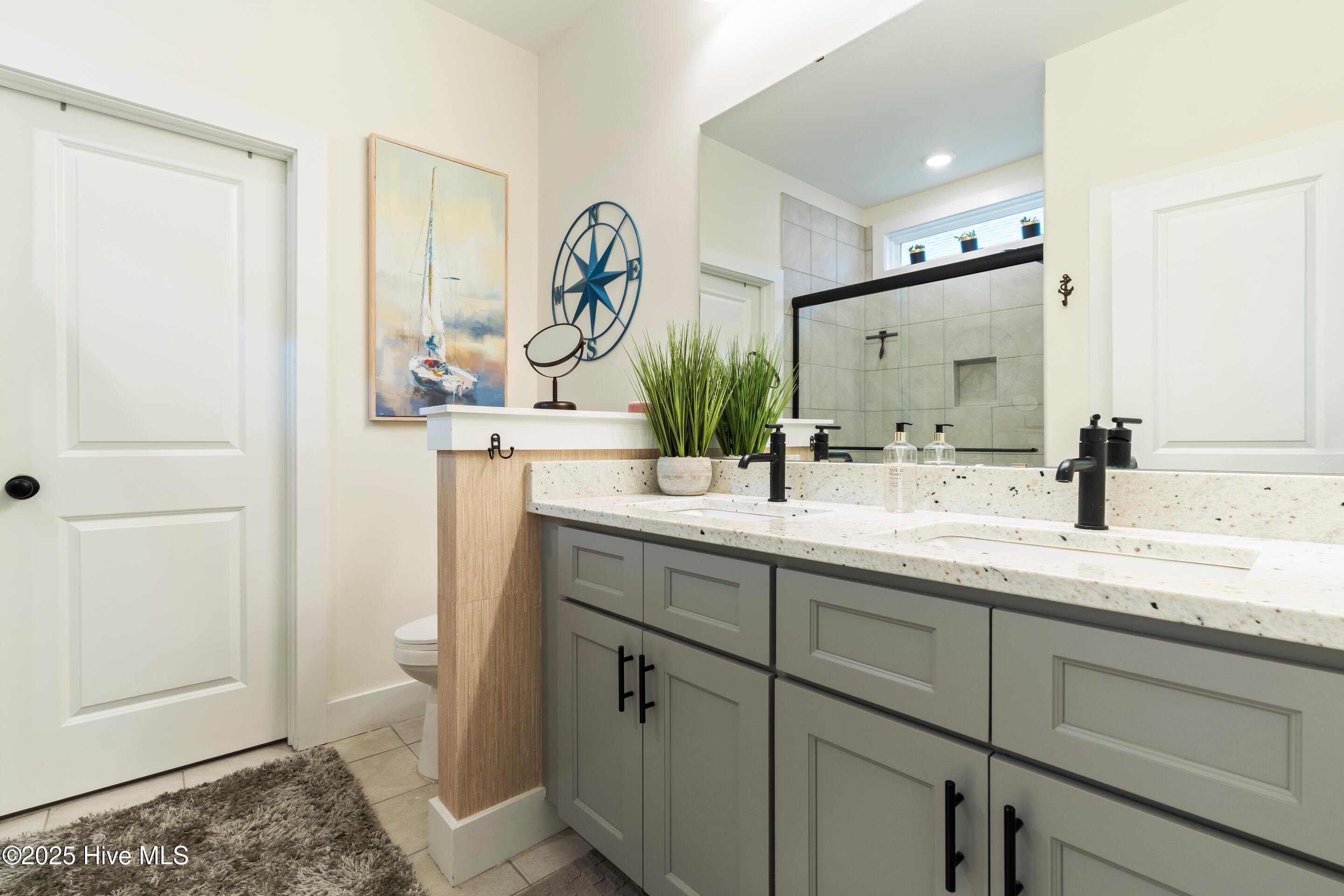 100525956 | Photo 36