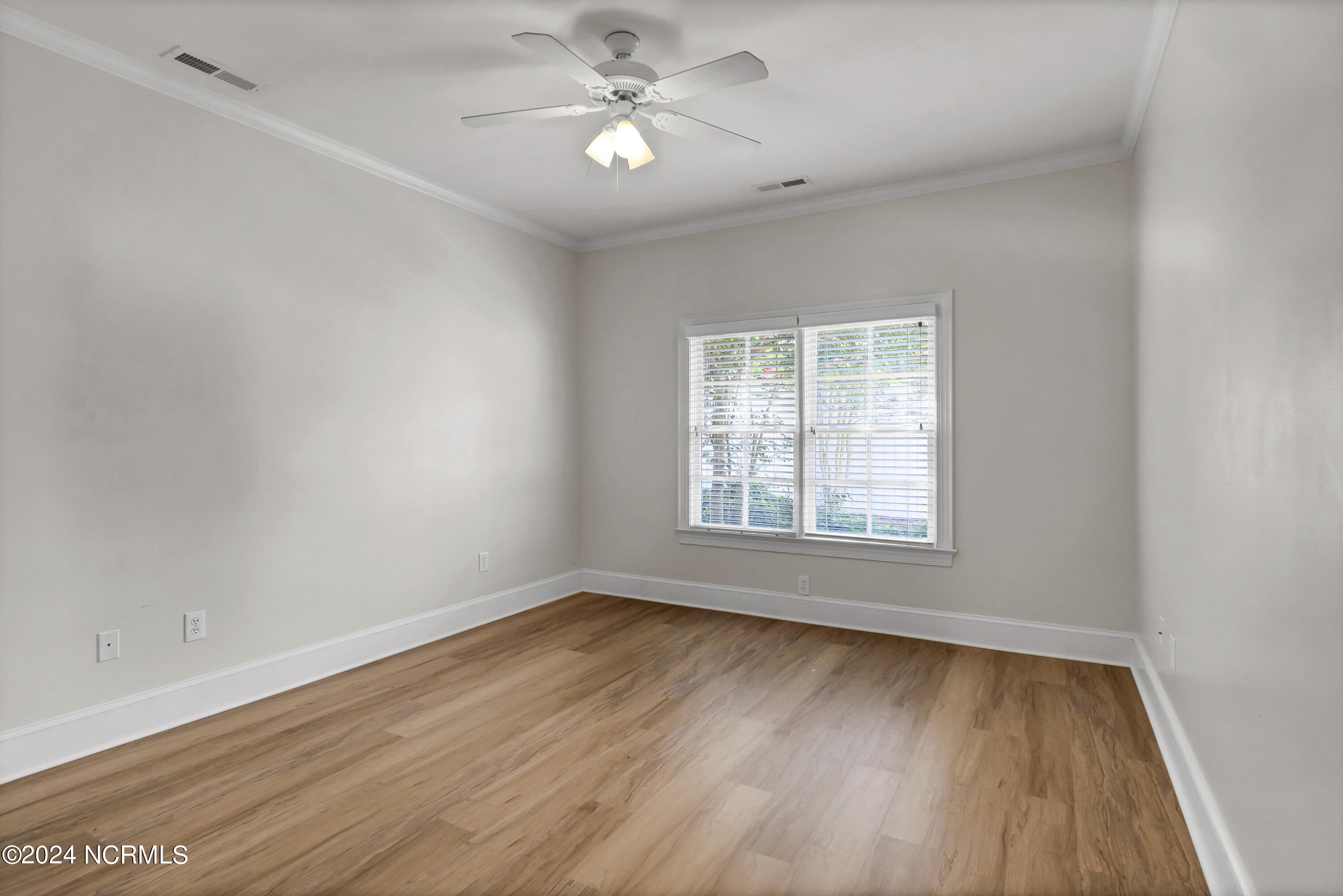 100544215 | Photo 13