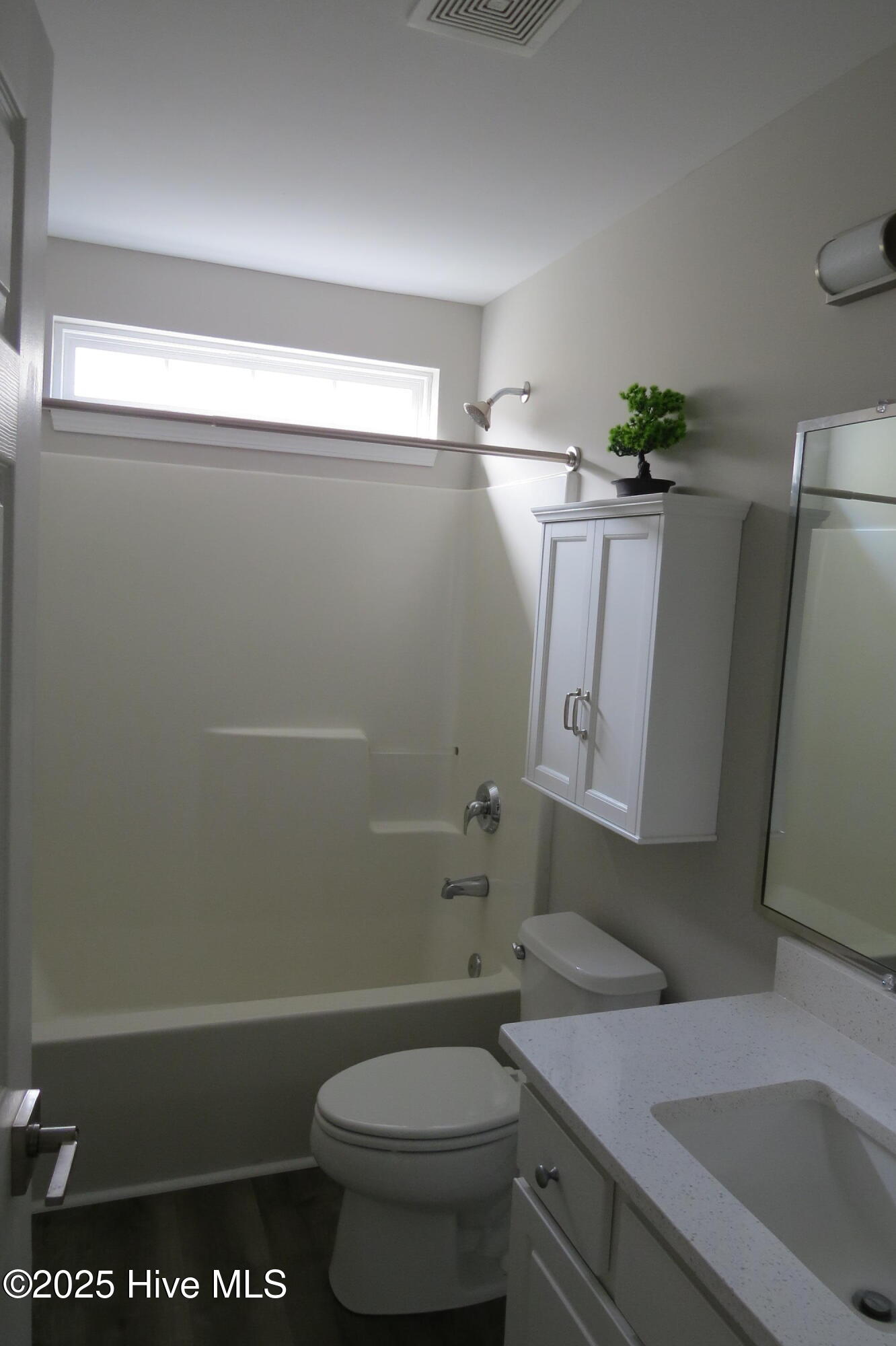 100538374 | Photo 14