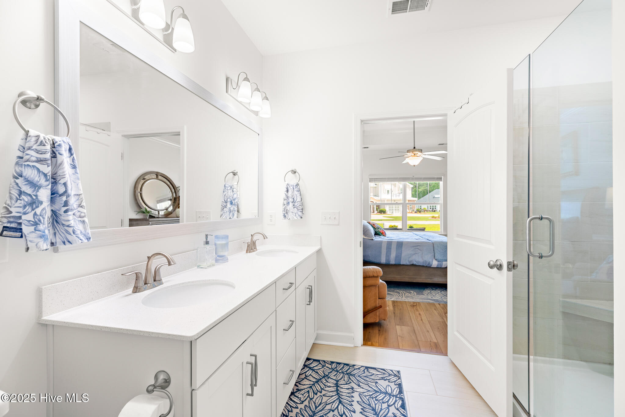 100518032 | Photo 21