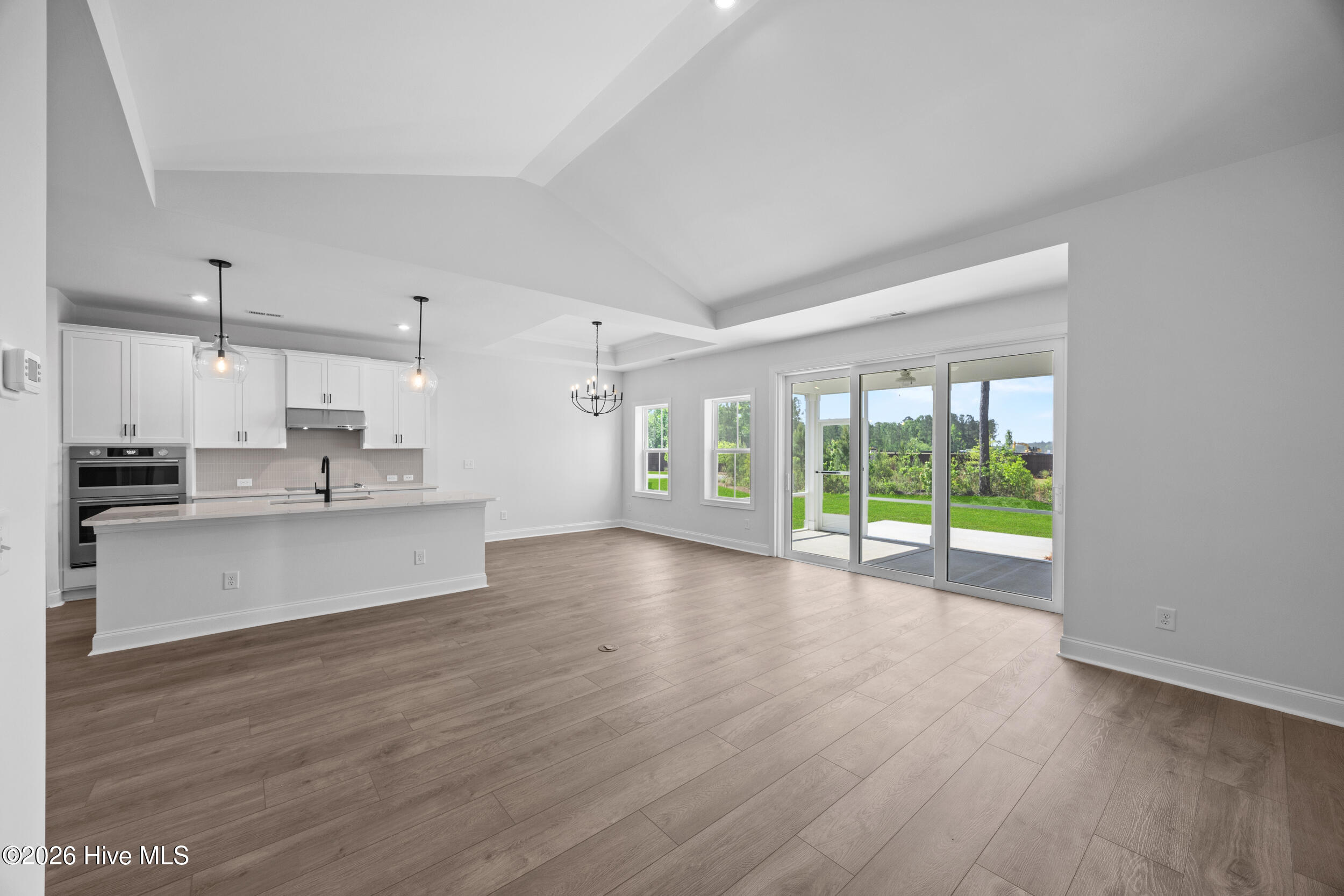 100533479 | Photo 16