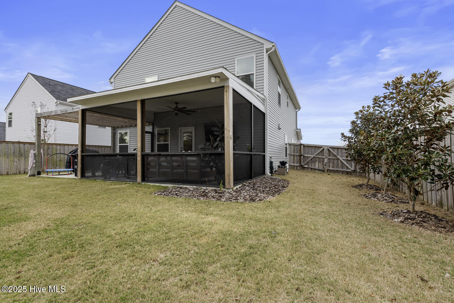 100543242 | Photo 40