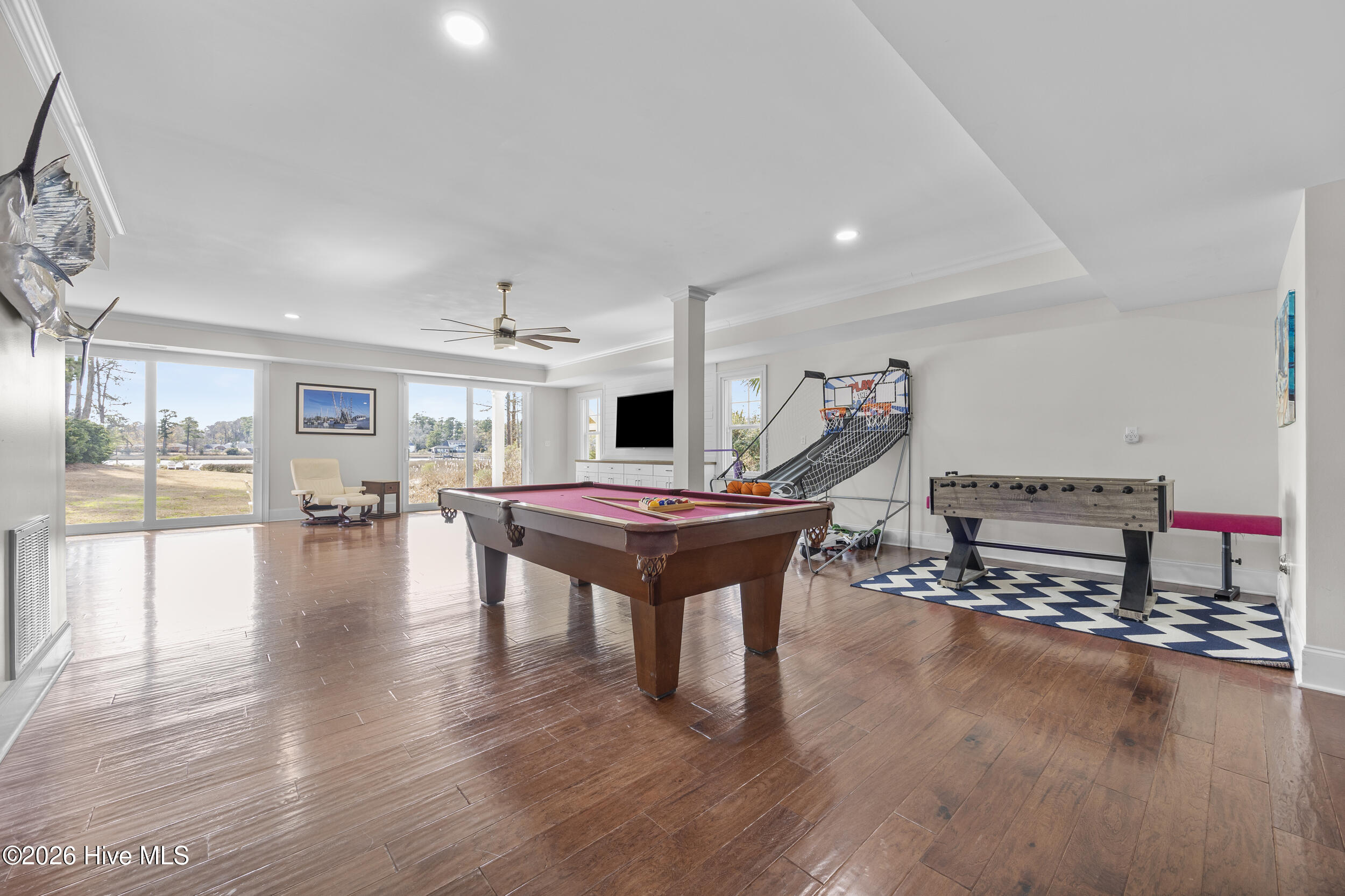 100549374 | Photo 24