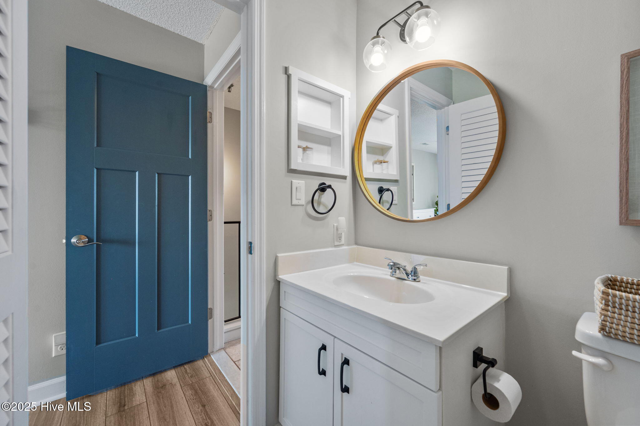 100536613 | Photo 28