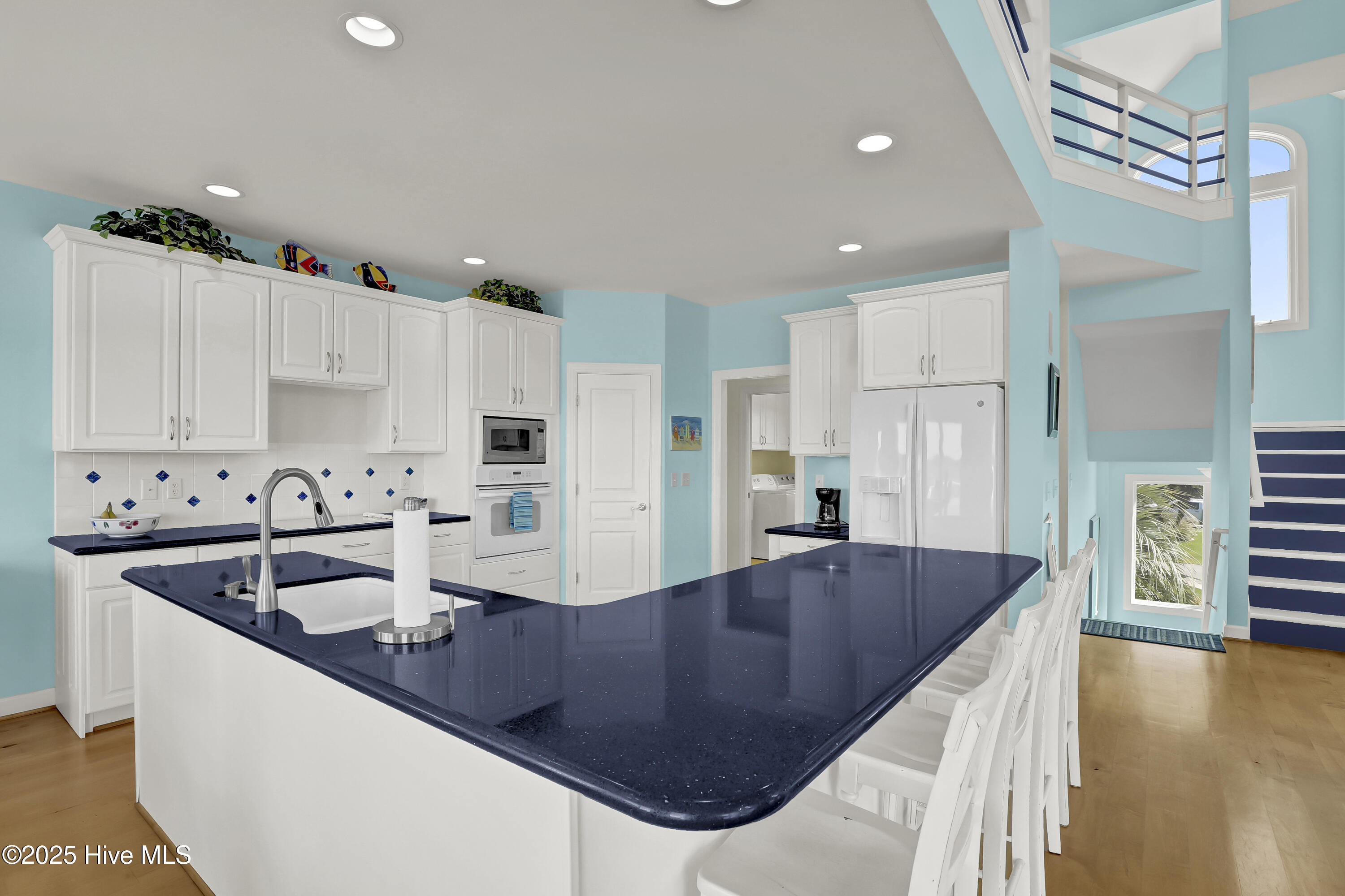 100537166 | Photo 22