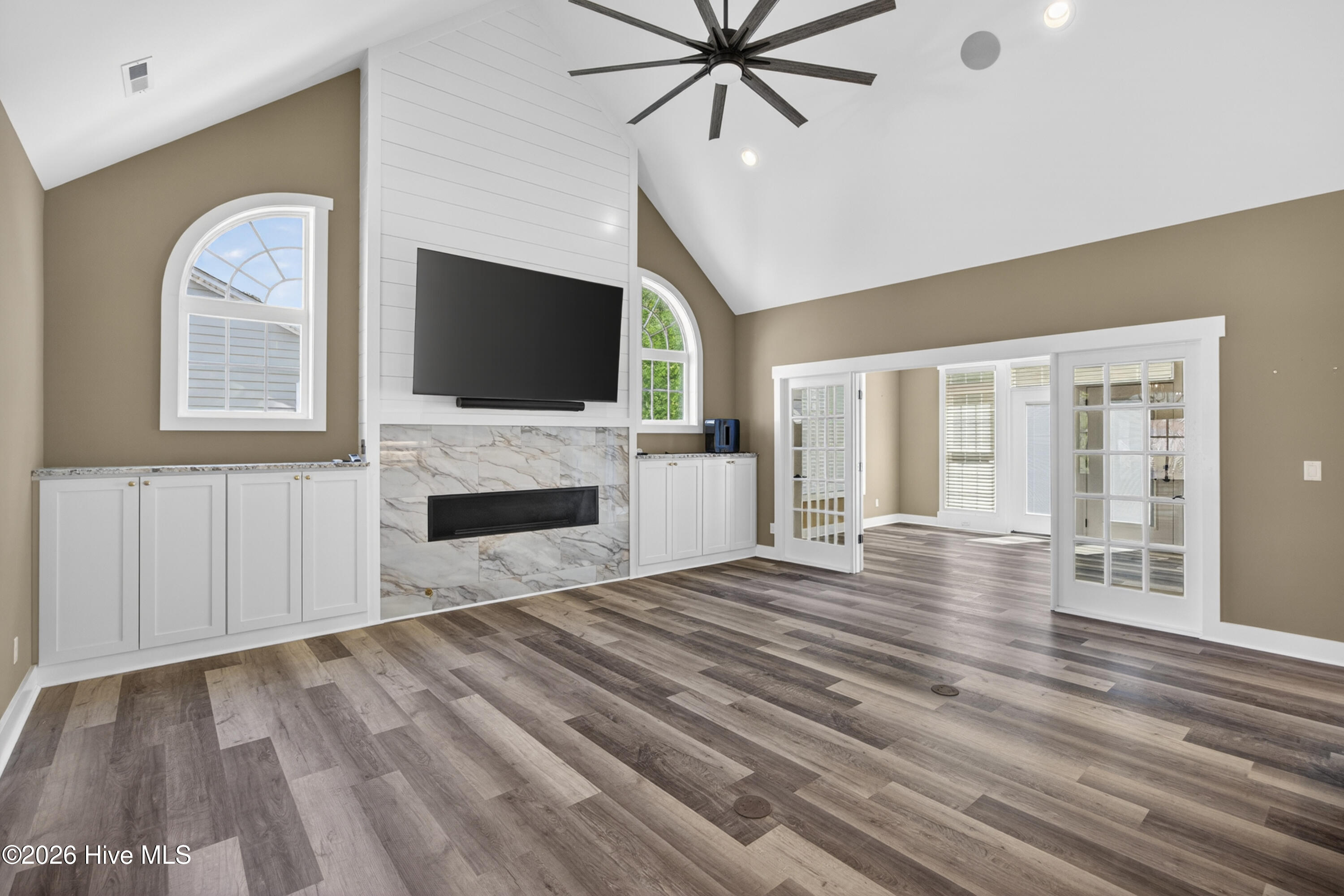 100569496 | Photo 11