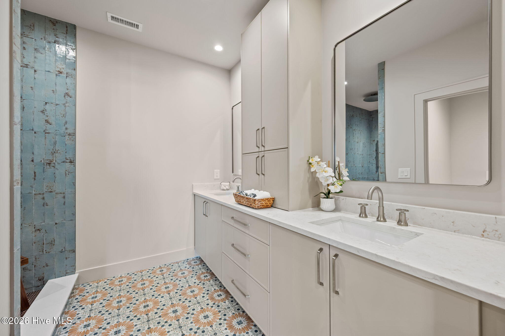 100552191 | Photo 61