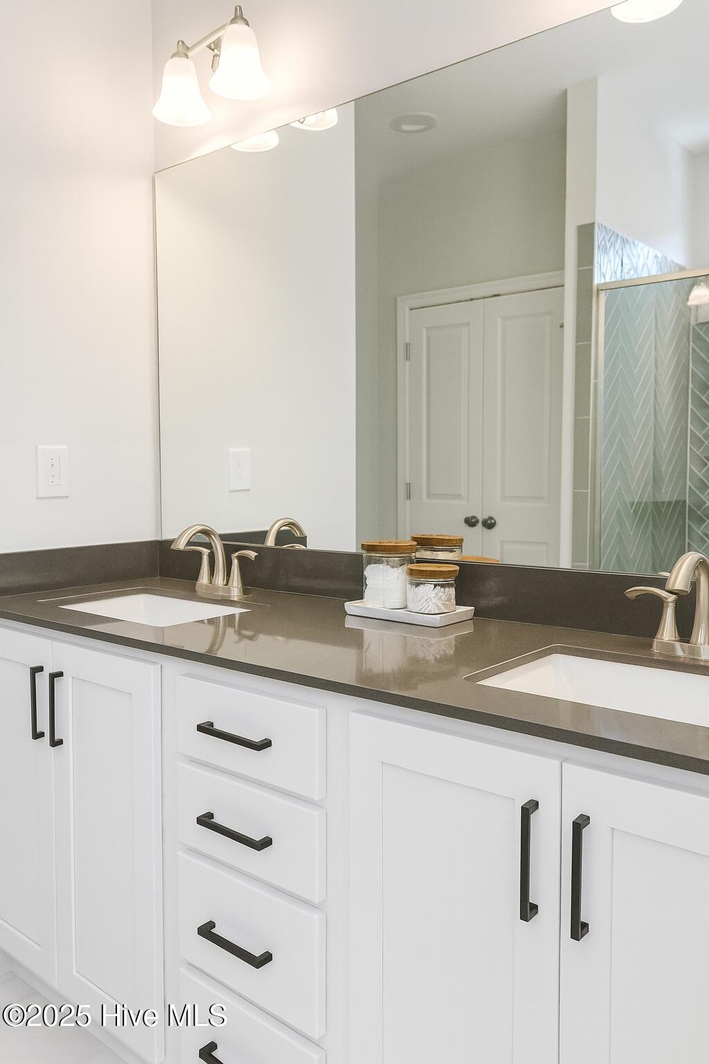 096EC577-1D21-4C27-8C39-FD2A2DD47782