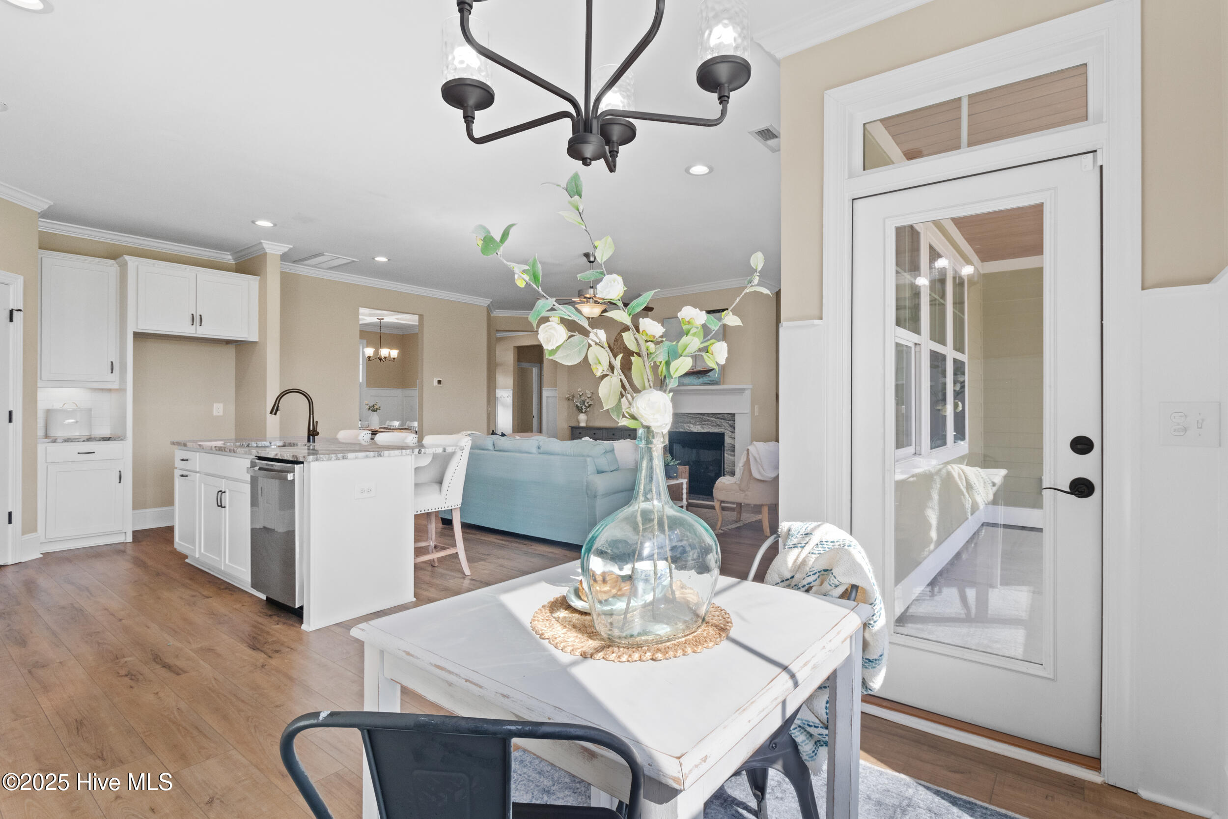 100528109 | Photo 18