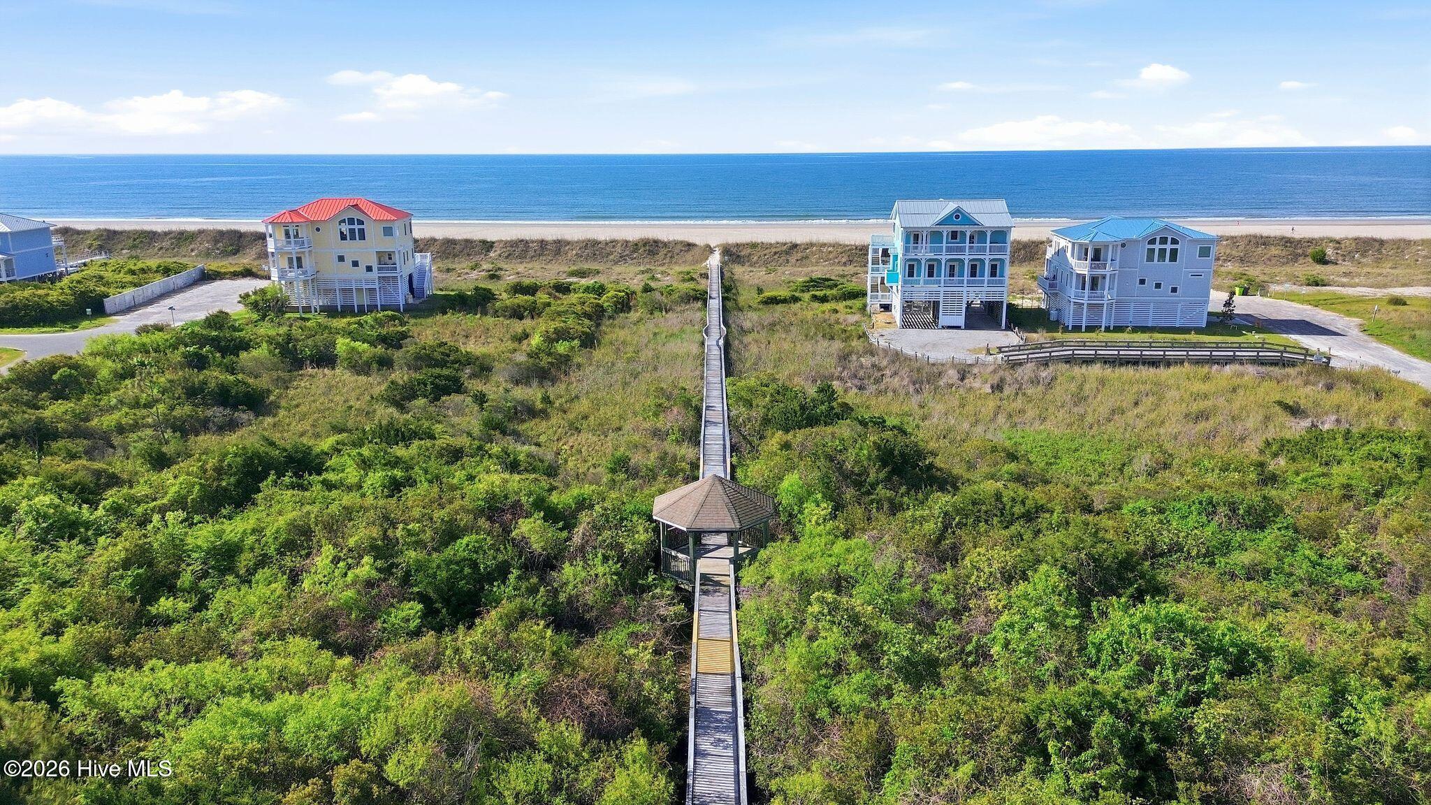 100565841 | Photo 32