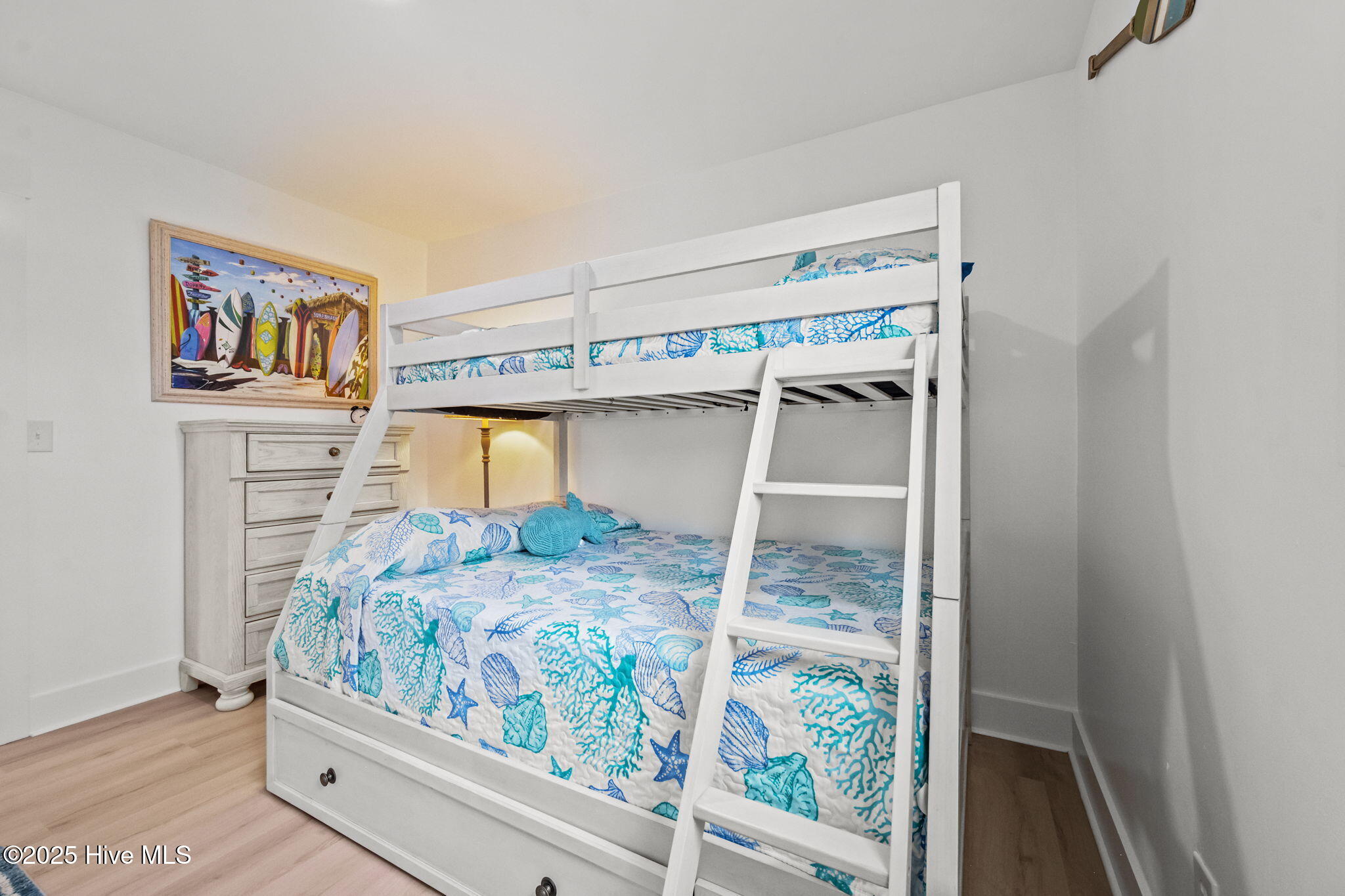 100525706 | Photo 23