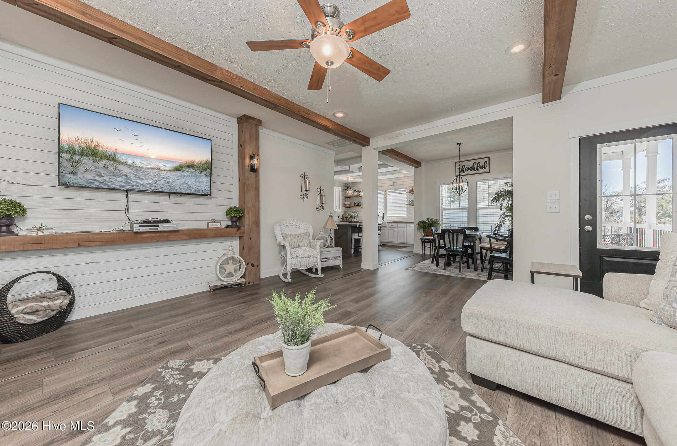 100563969 | Photo 16