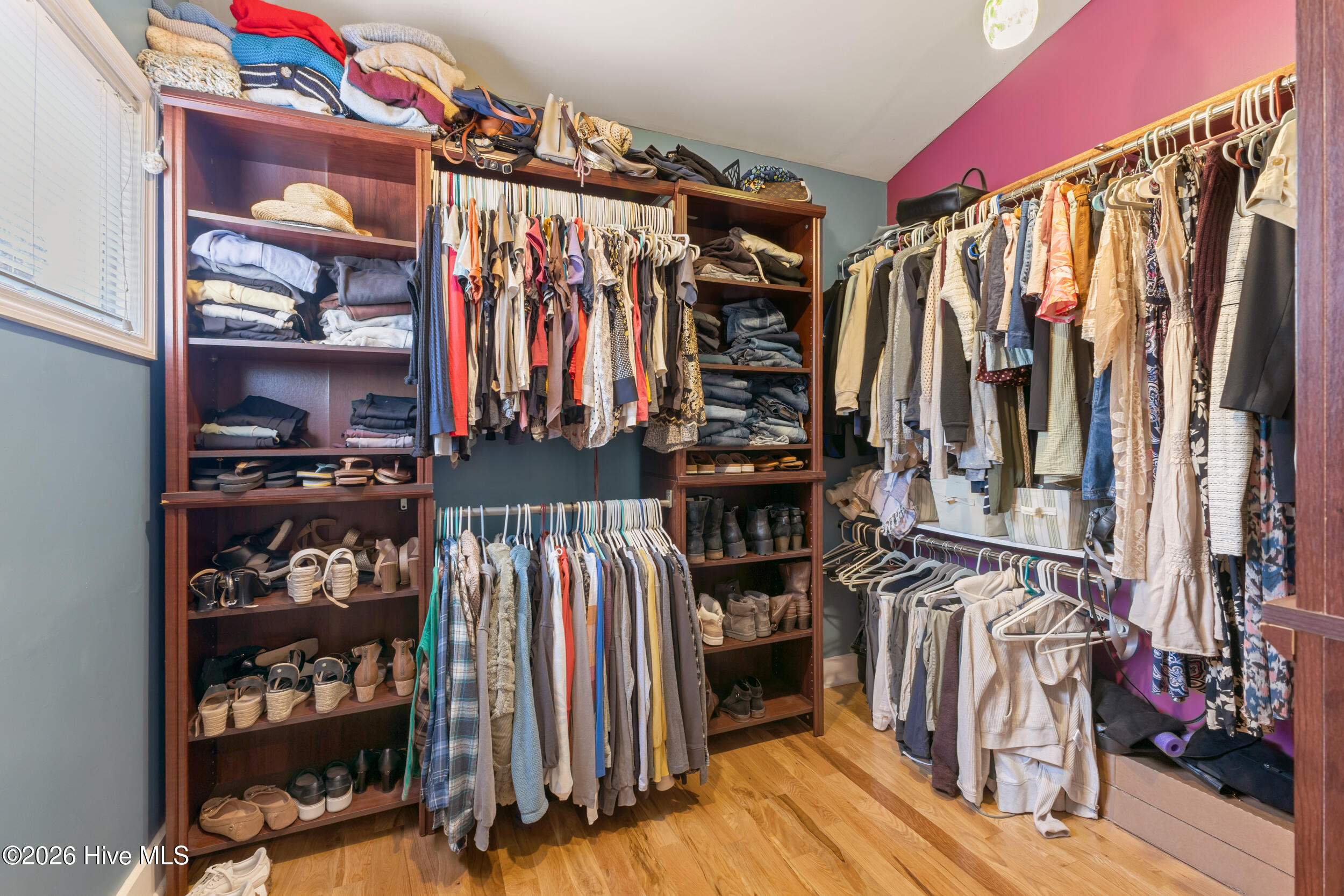 100560648 | Photo 23