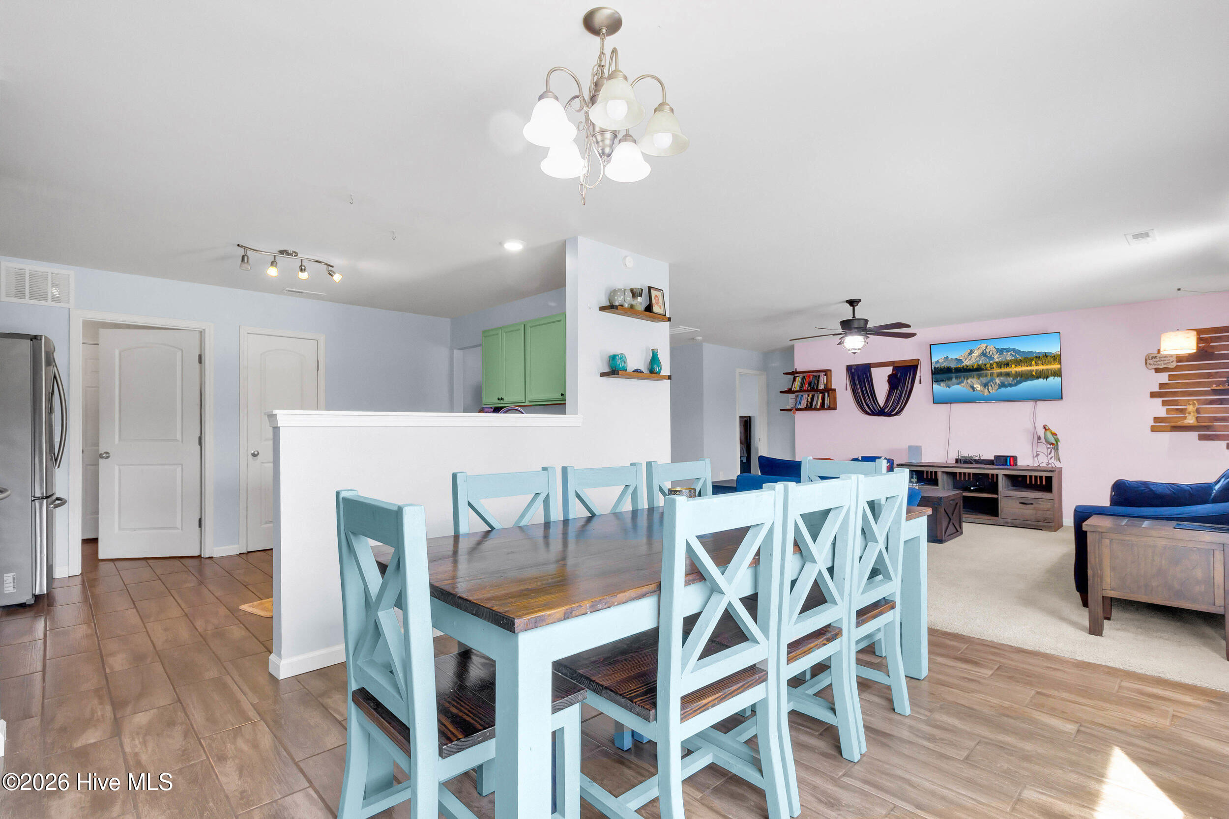 100561296 | Photo 11