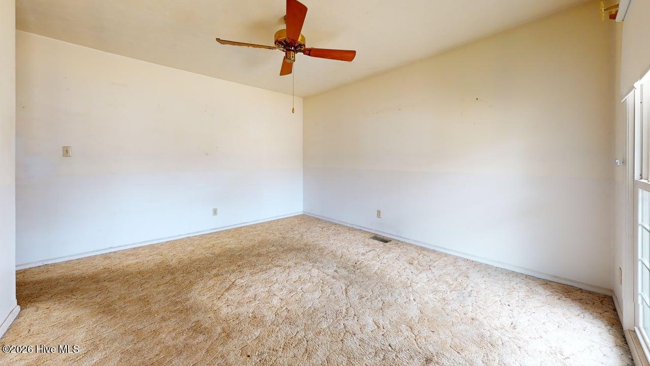 100557850 | Photo 11