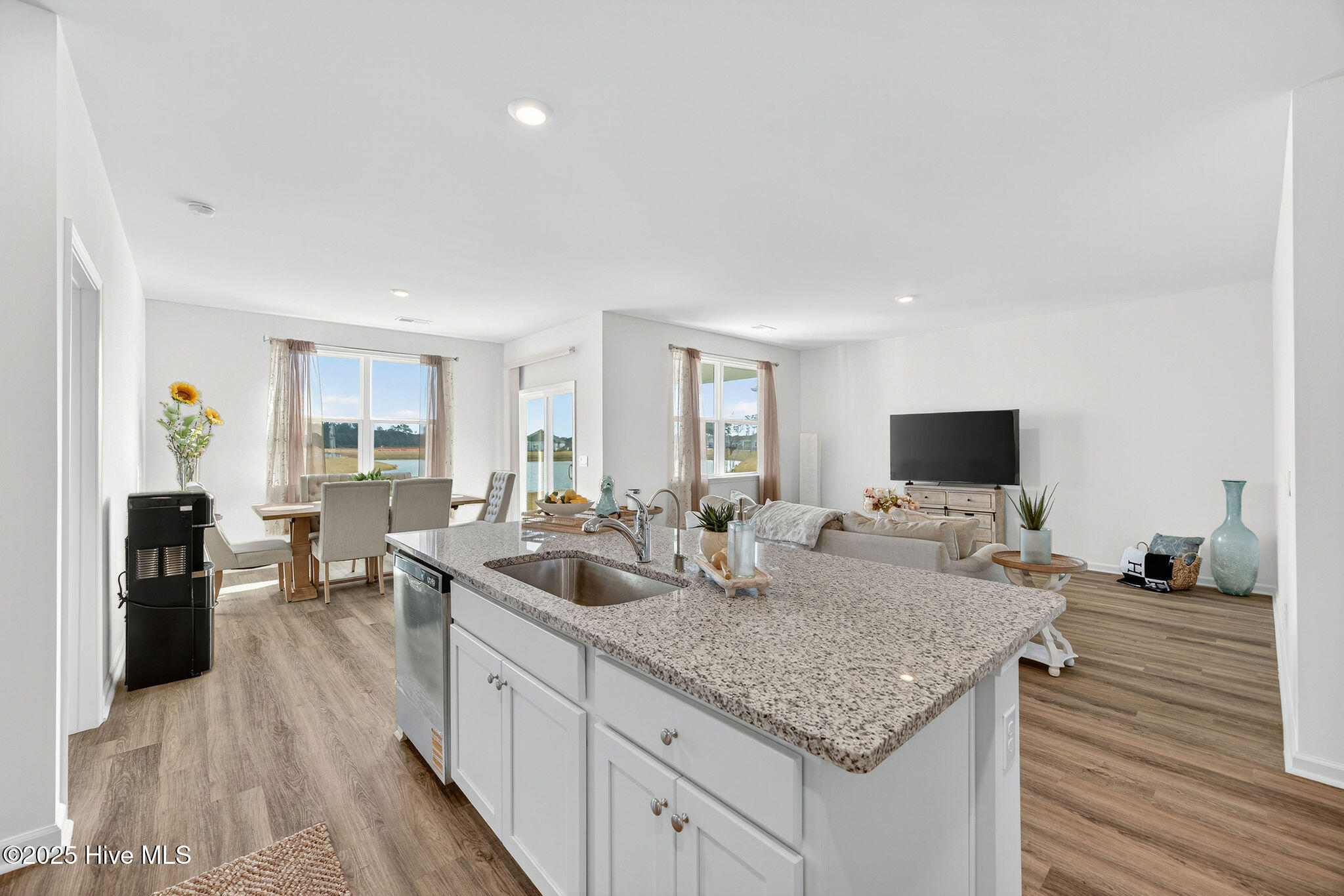 100541027 | Photo 15