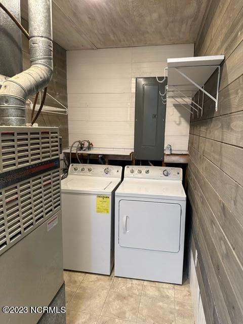 Laundry room with washer & dryer