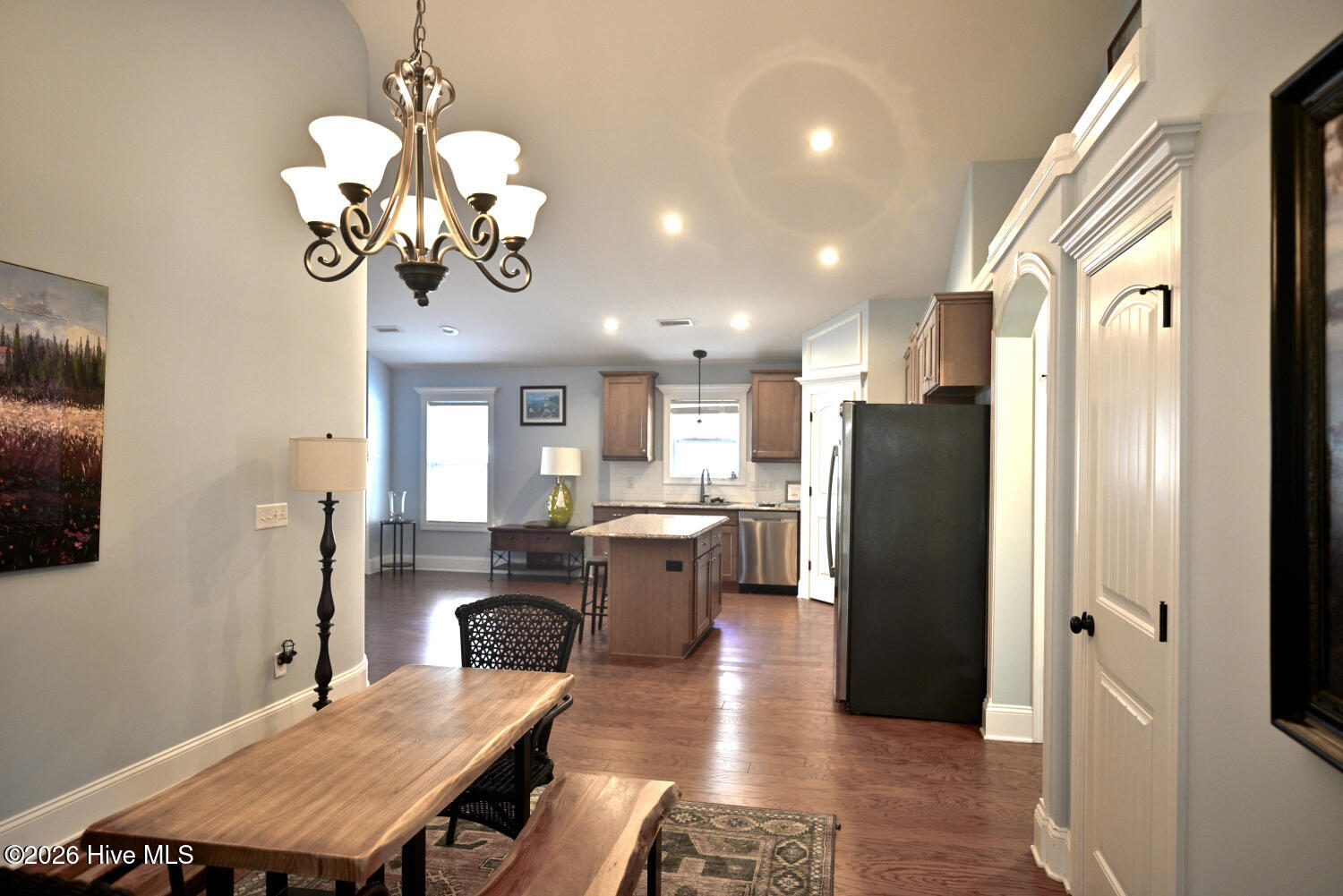 100566970 | Photo 14