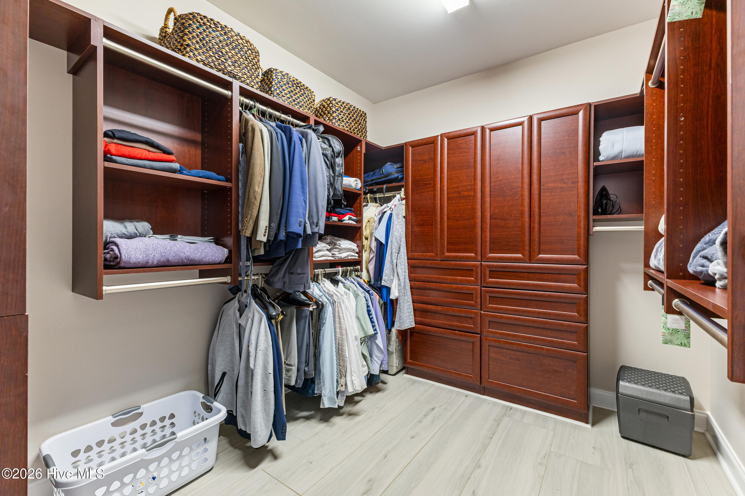 100568239 | Photo 14